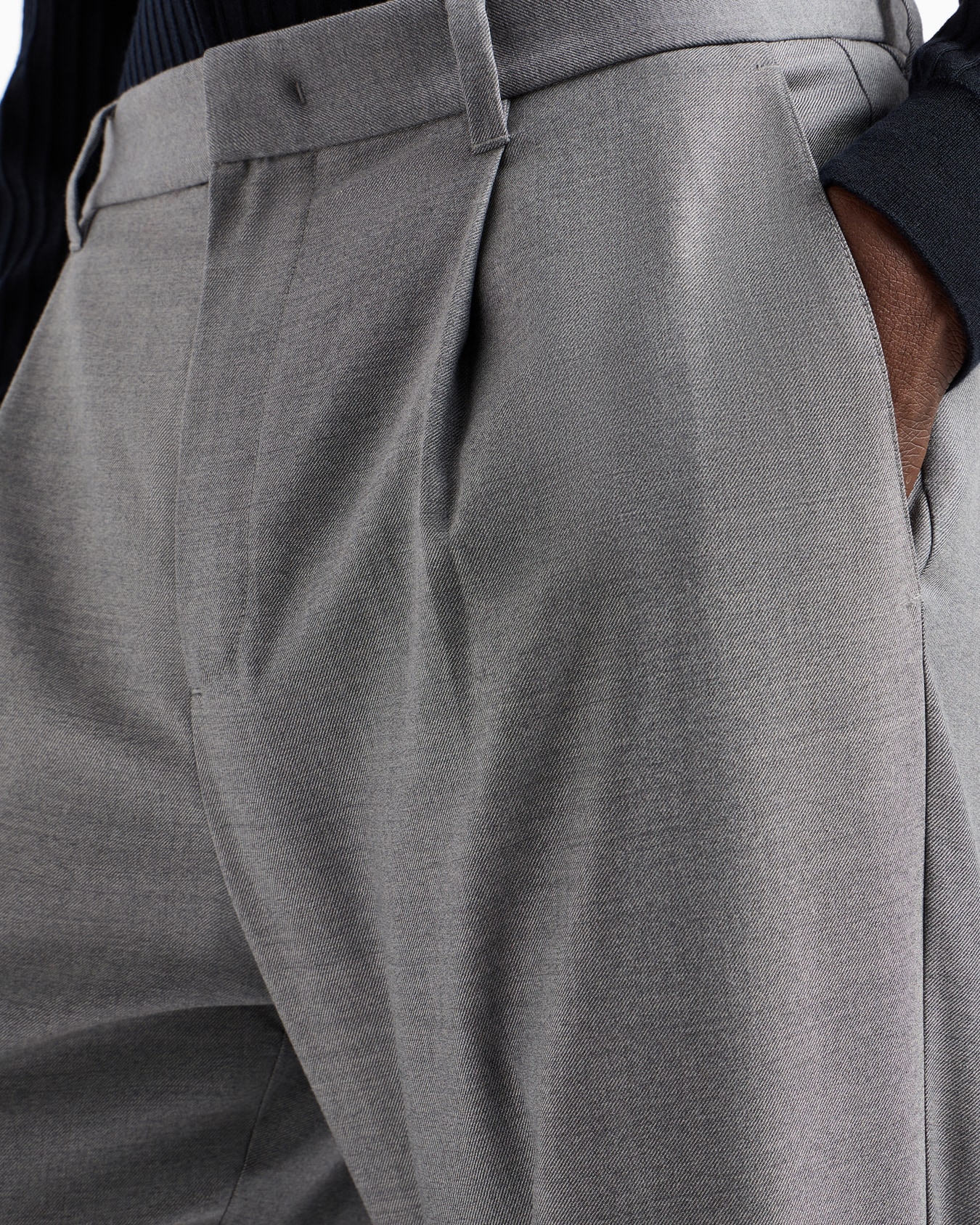 Travel Essential virgin wool-blend trousers with pleats Slide 5