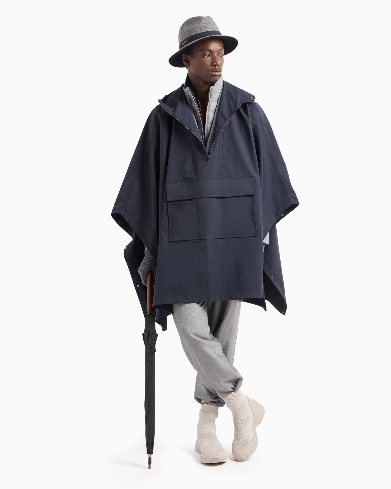 Travel Essential virgin wool-blend trousers with pleats Slide 4