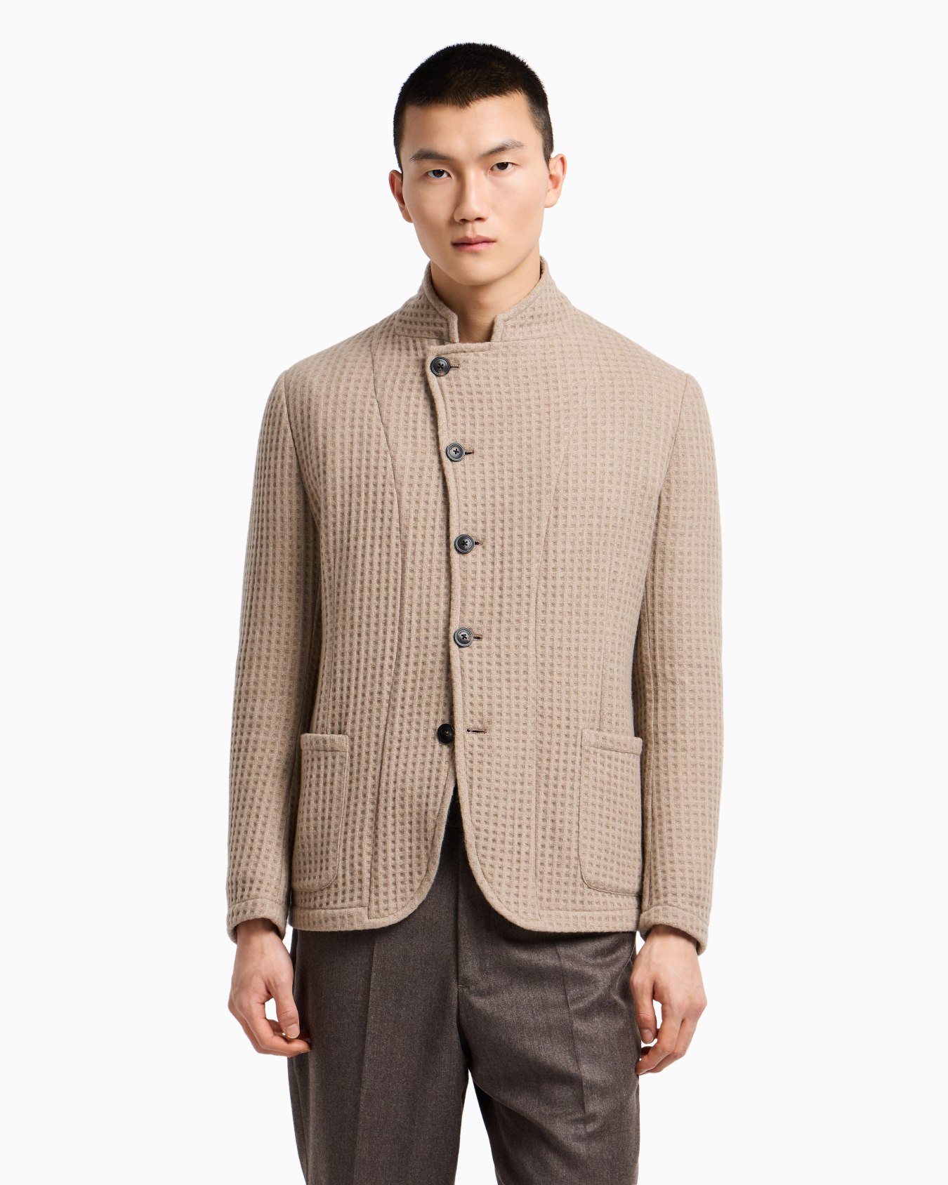 Jacket with a guru collar and off-centre fastening in pure cashmere with a 3D motif Slide 4