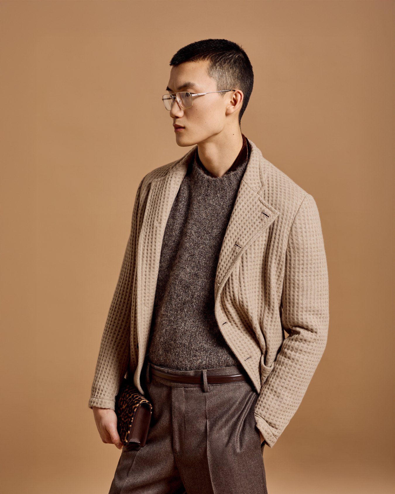 Jacket with a guru collar and off-centre fastening in pure cashmere with a 3D motif Slide 6