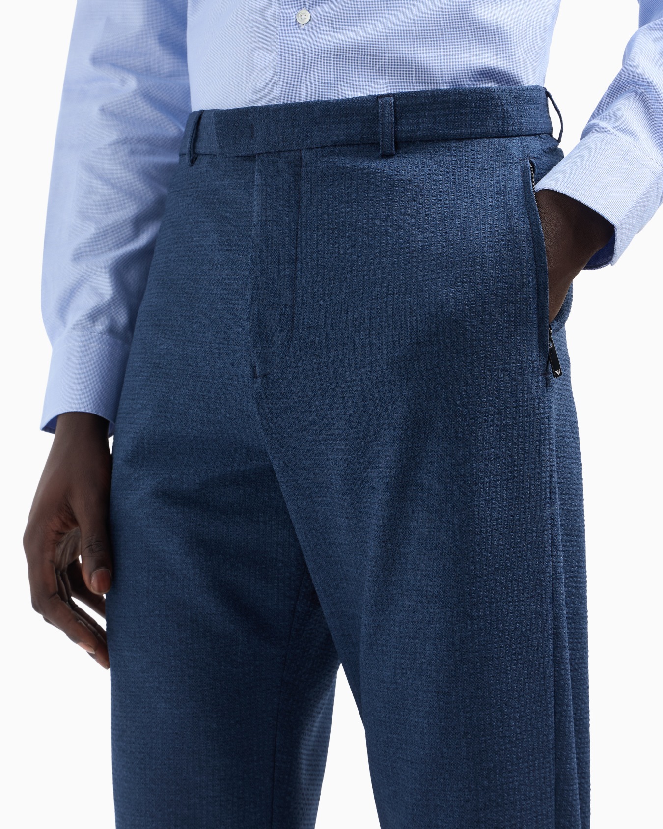 Printed technical seersucker trousers Slide 4