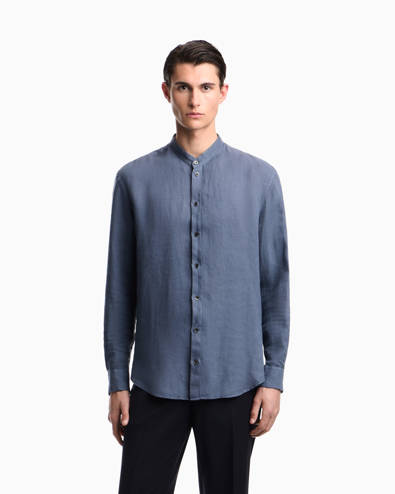 Garment-dyed linen shirt with guru collar Slide 3