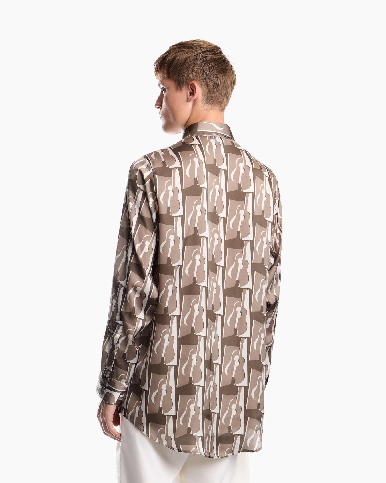 Printed shirt with a classic collar and abstract pattern Slide 5