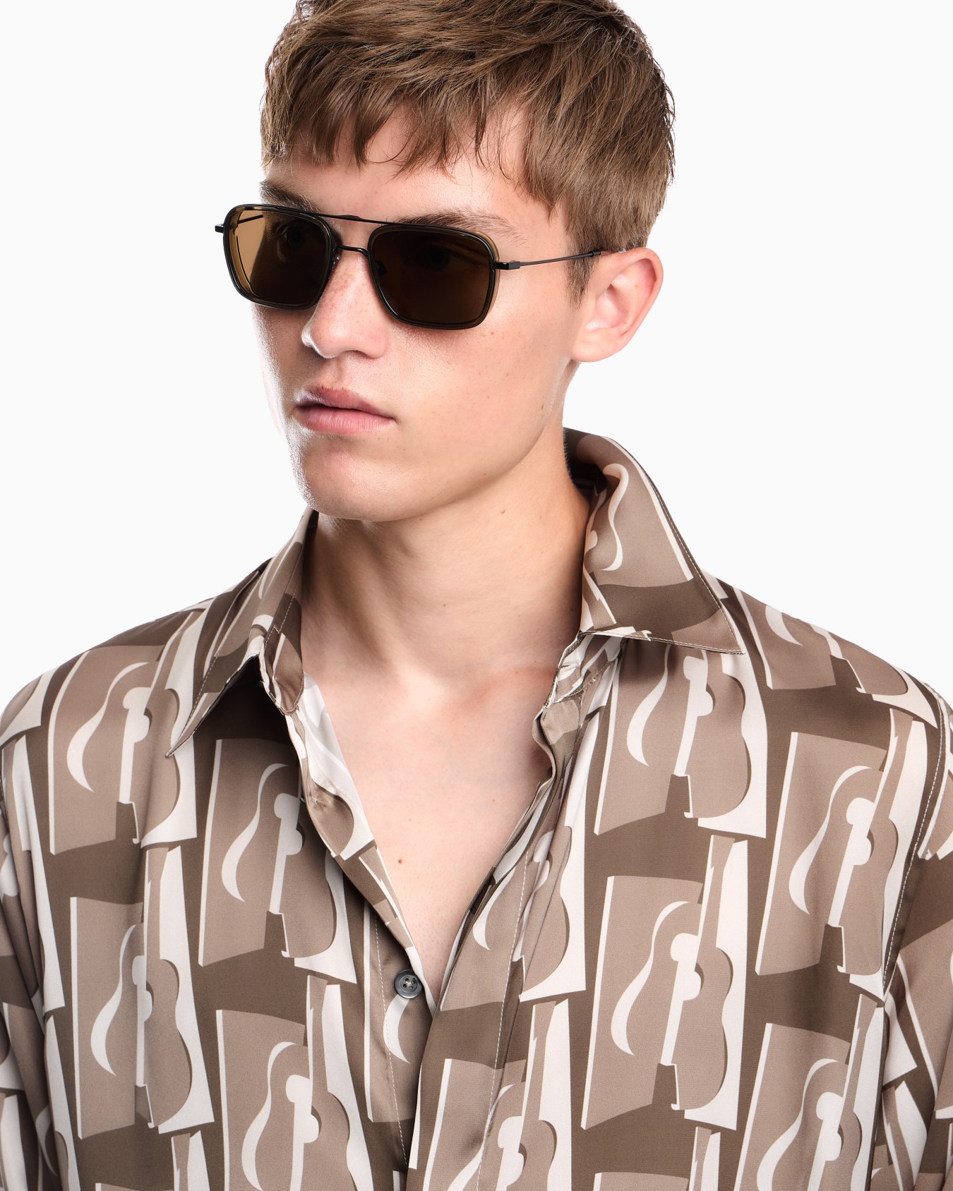 Printed shirt with a classic collar and abstract pattern Slide 6