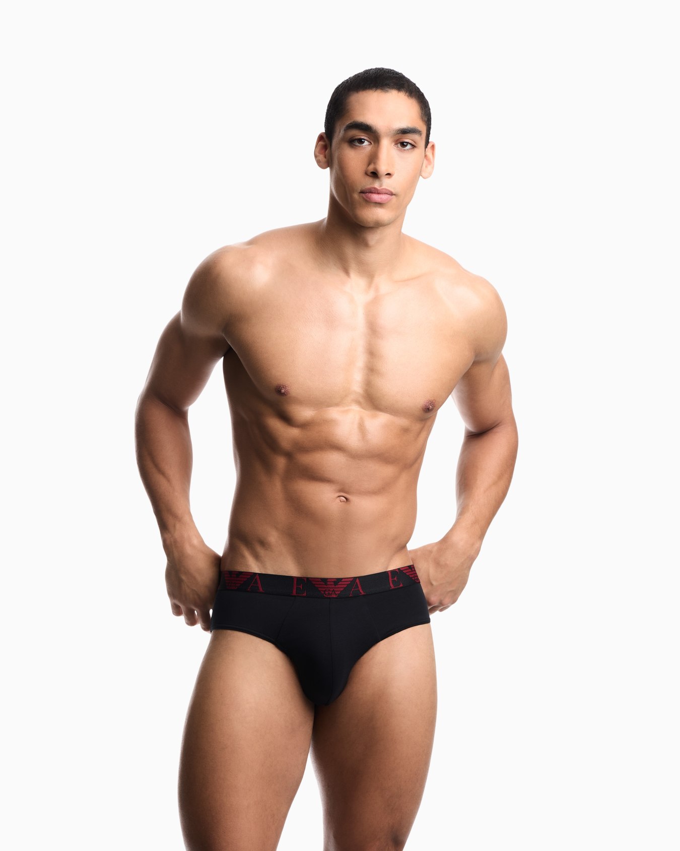 Three-pack of jersey briefs with a bold monogram waistband 슬라이드 1