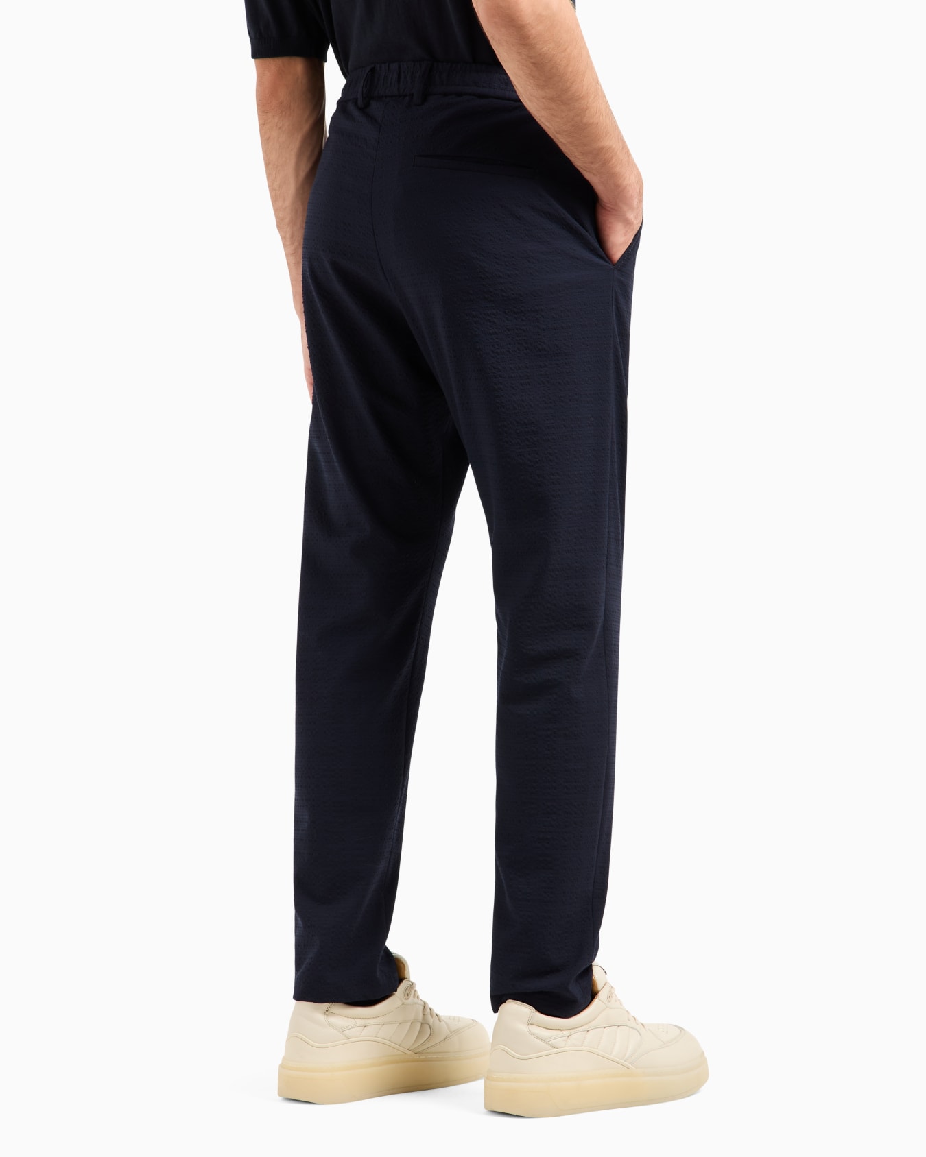 Pleated technical seersucker fabric trousers Slide 2
