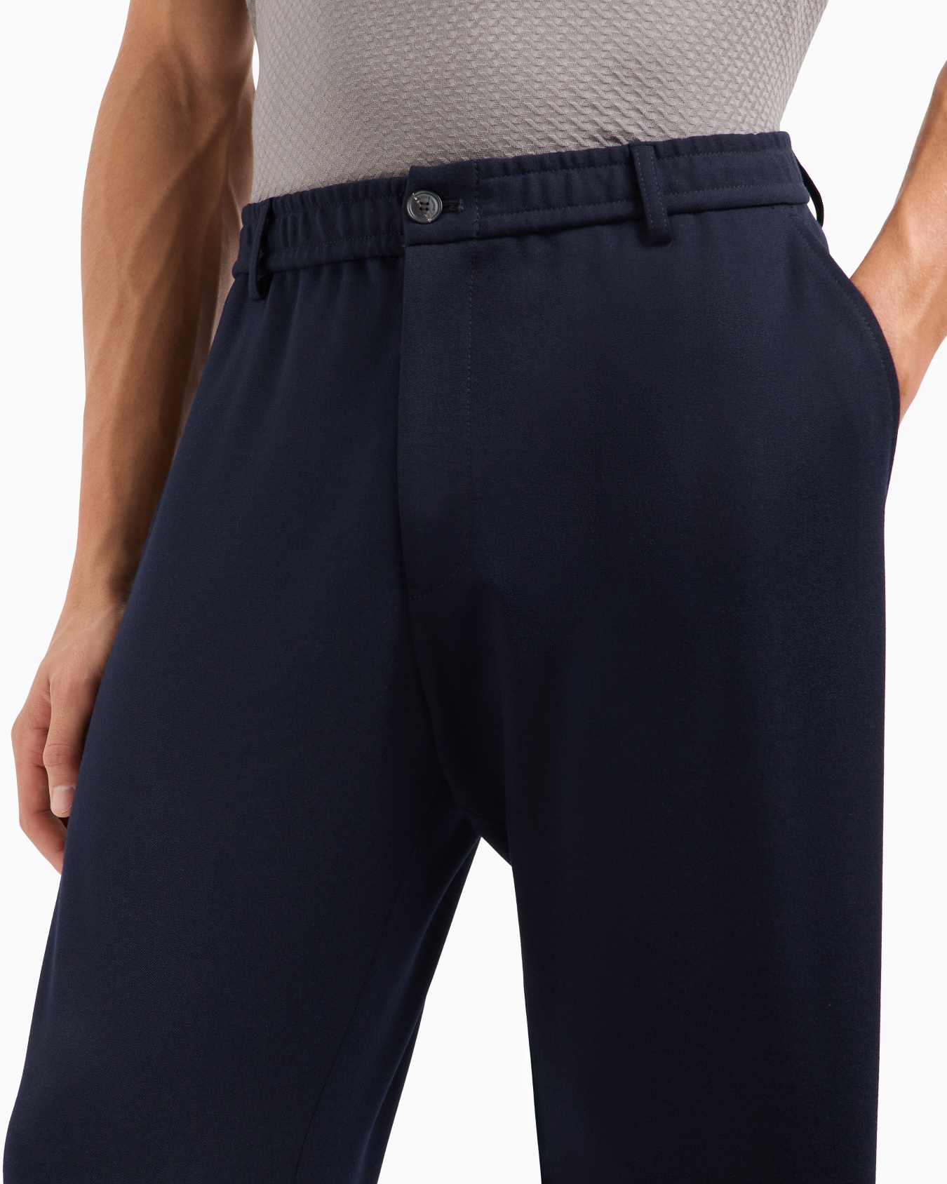 Pantaloni a vita elastica in gabardina tecnica stretch Slide 4