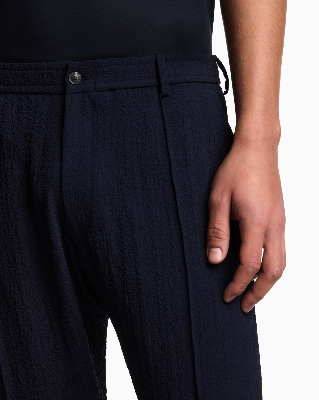 Pleated technical seersucker fabric trousers Slide 3