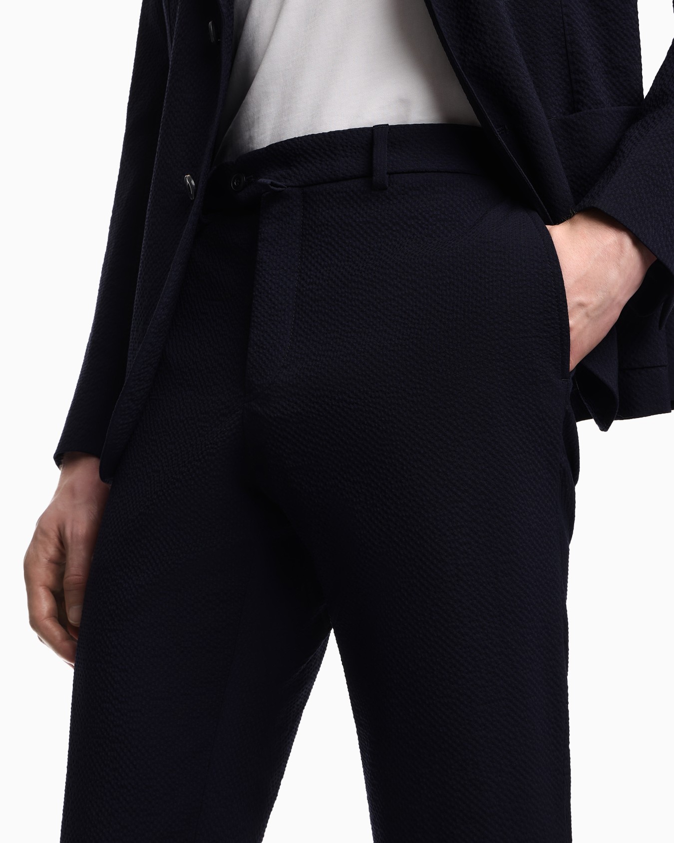 Chinos in light wool stretch seersucker Slide 4