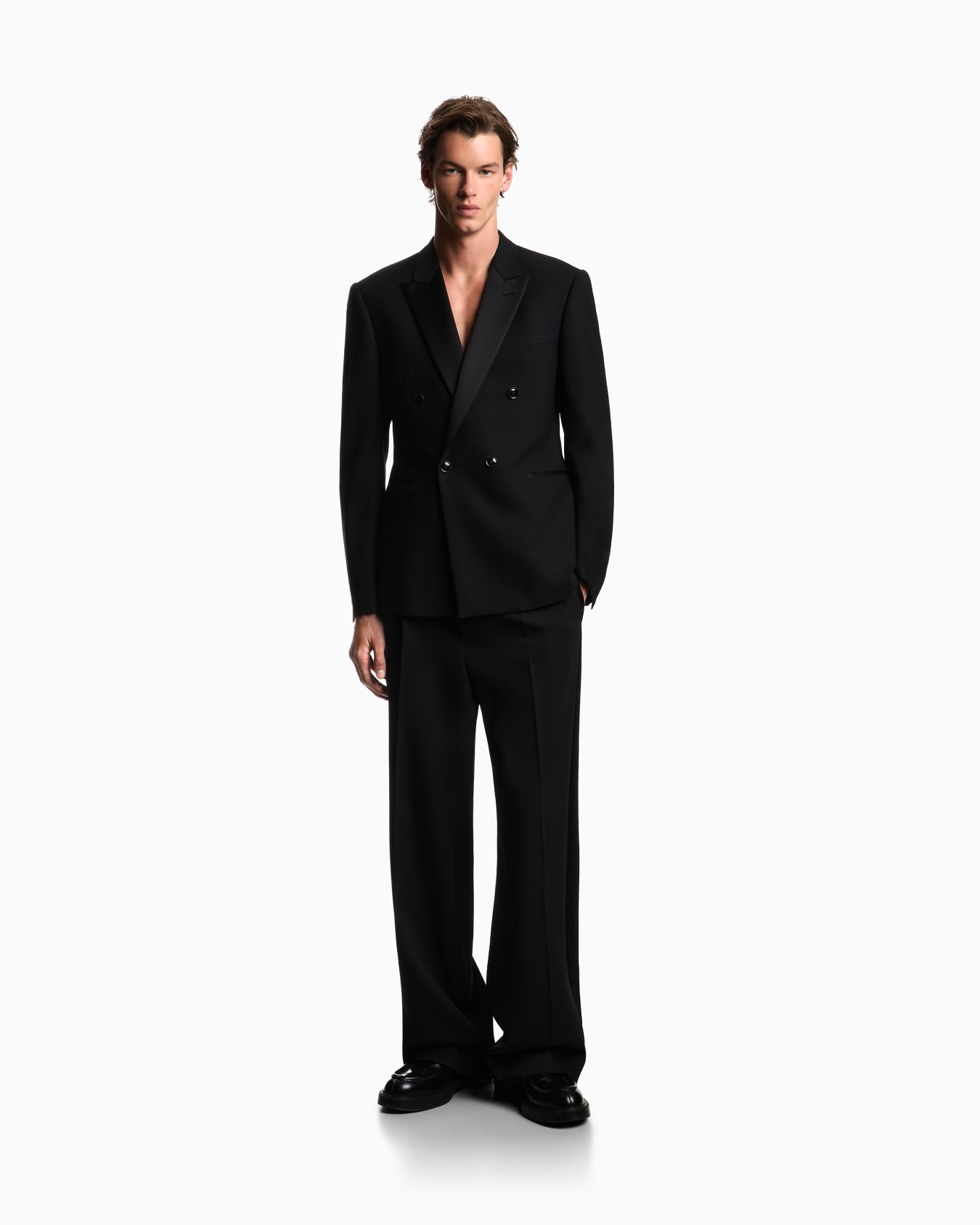 Double-breasted tuxedo jacket in stretch wool shantung 슬라이드 1