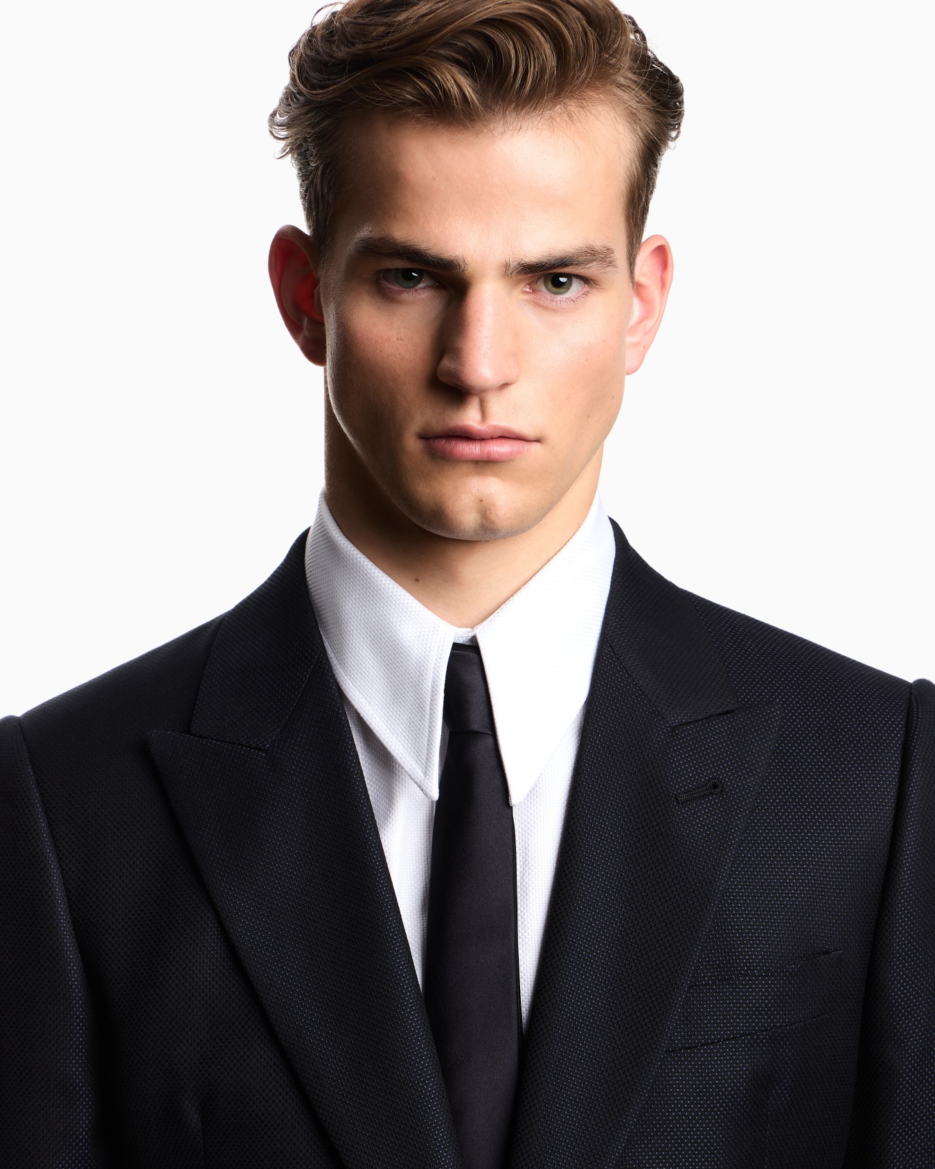 Single-breasted suit in a micro-weave wool and silk blend Slide 3