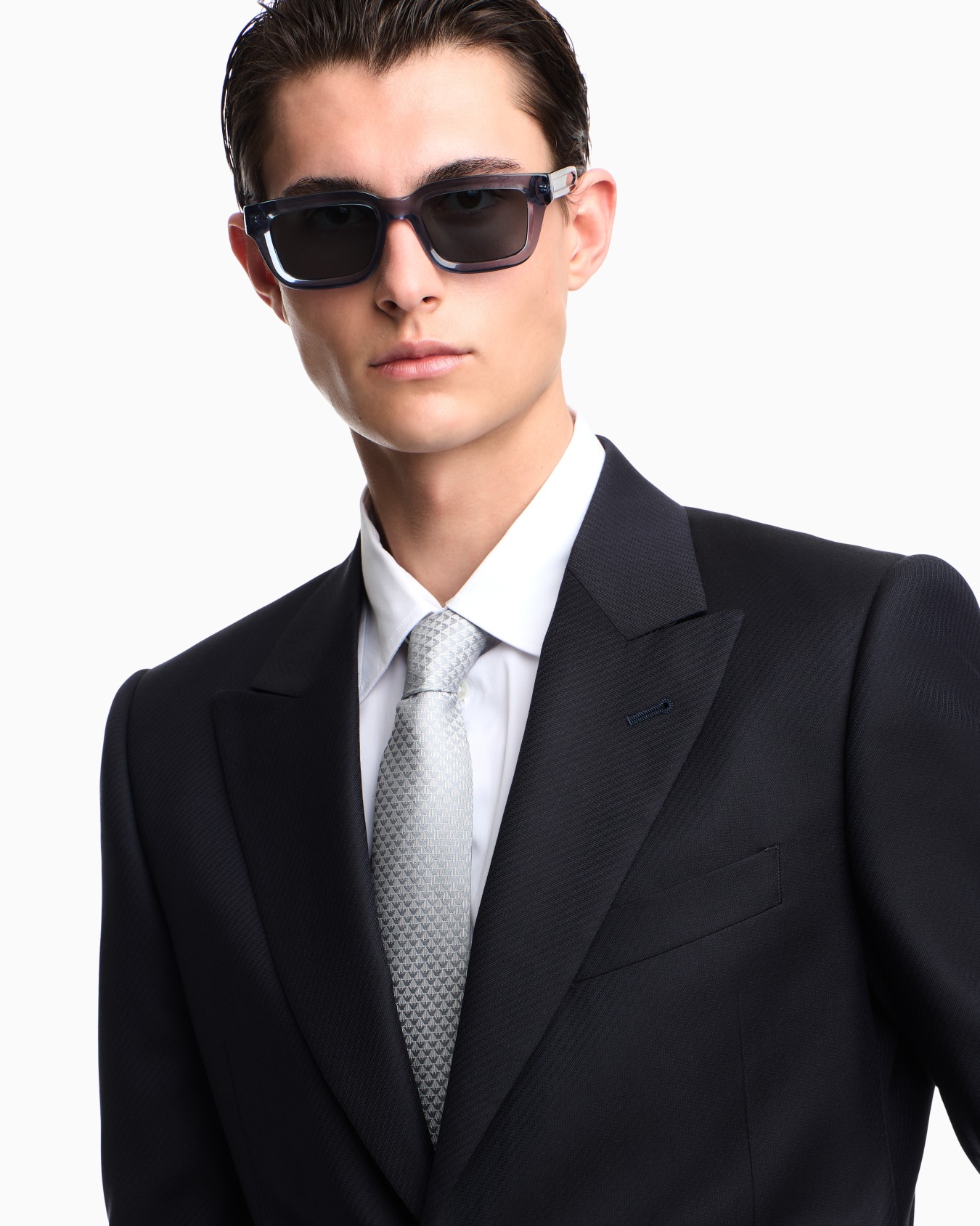 Single-breasted suit in a silk and wool-blend jacquard twill Slide 4