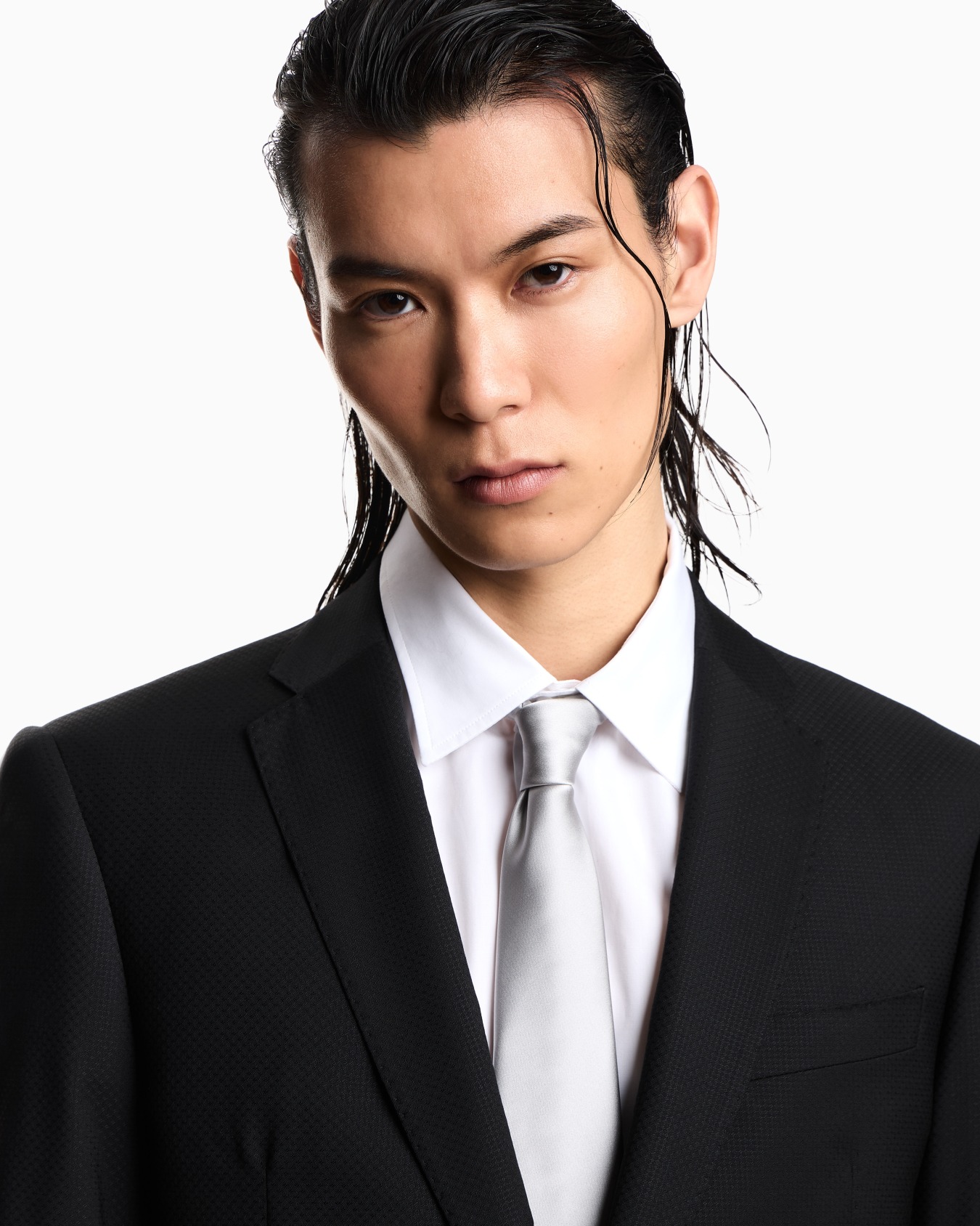 Single-breasted suit in micro-armure virgin wool Slide 3