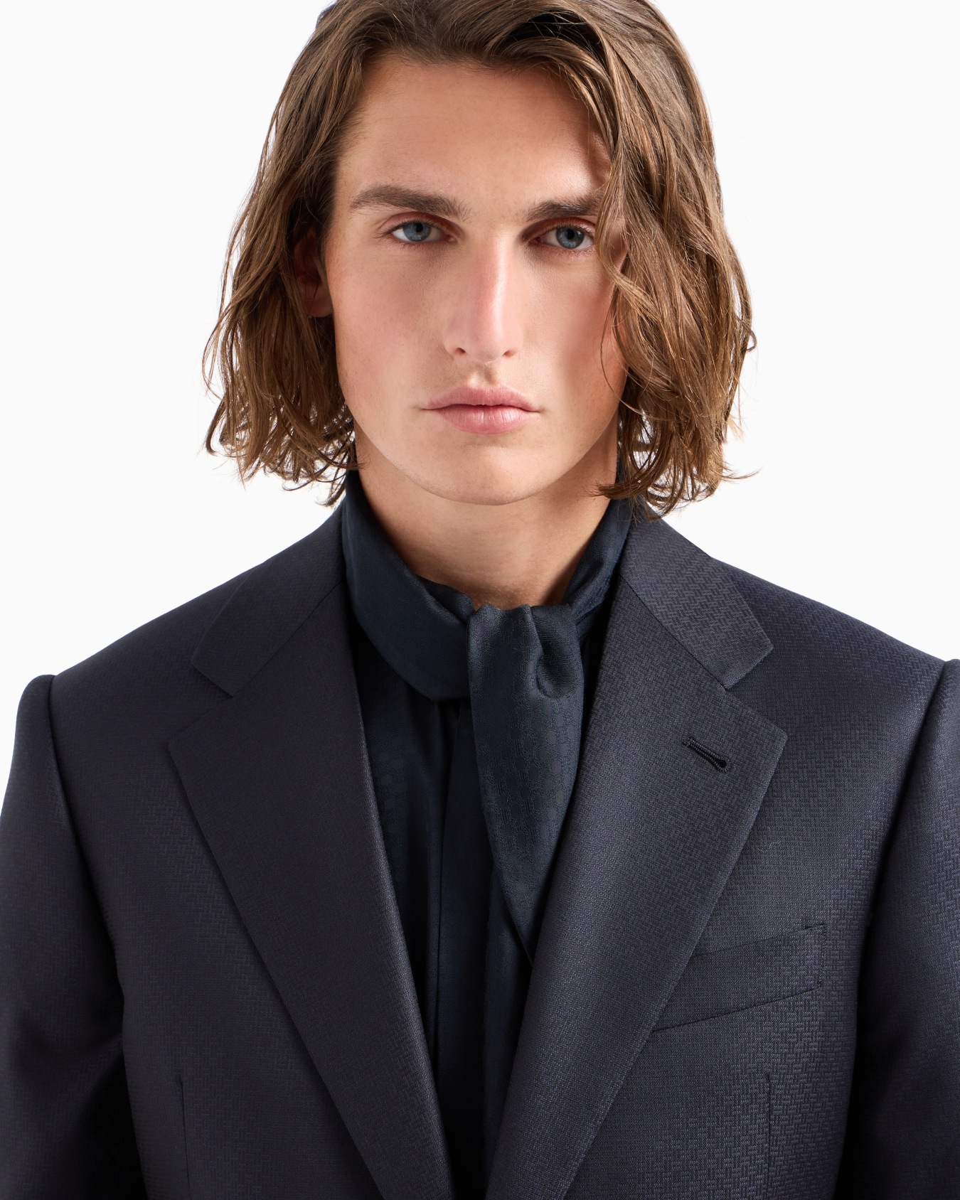Traje con chaqueta de abotonadura sencilla de lana y seda con microfantasía efecto tejido jacquard Diapositiva 4