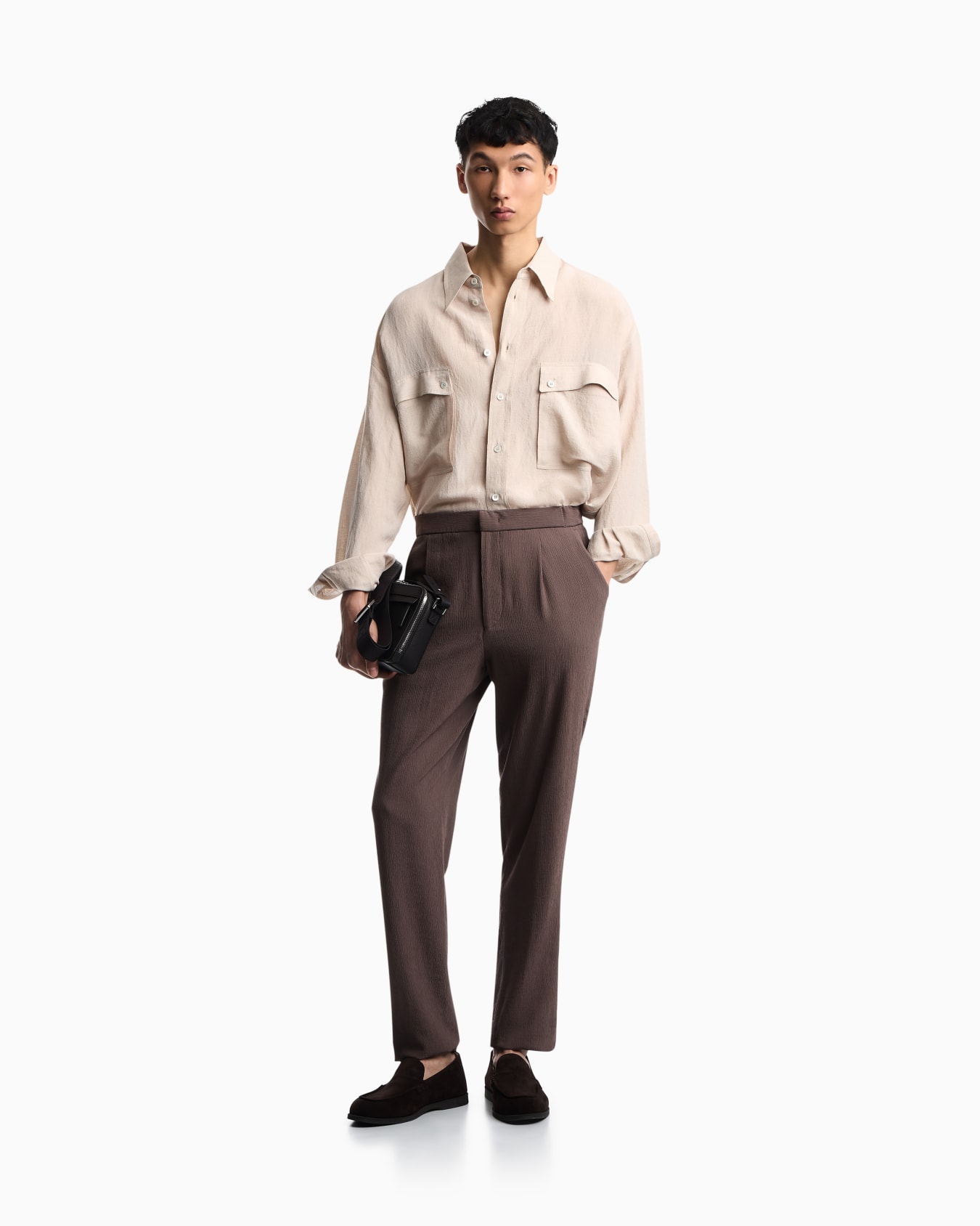 3D wrinkle-effect crêpe fabric trousers Slide 1