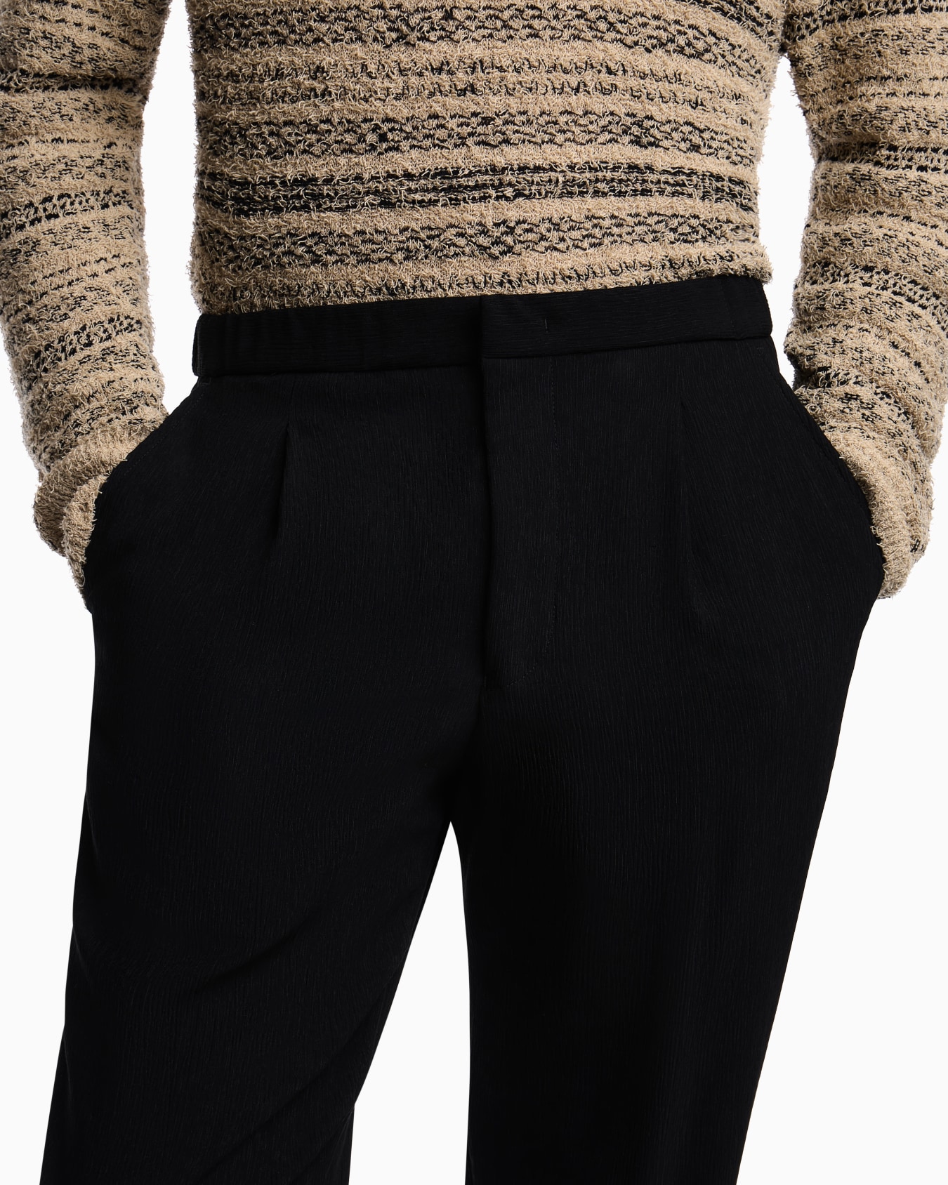 3D wrinkle-effect crêpe fabric trousers Slide 4