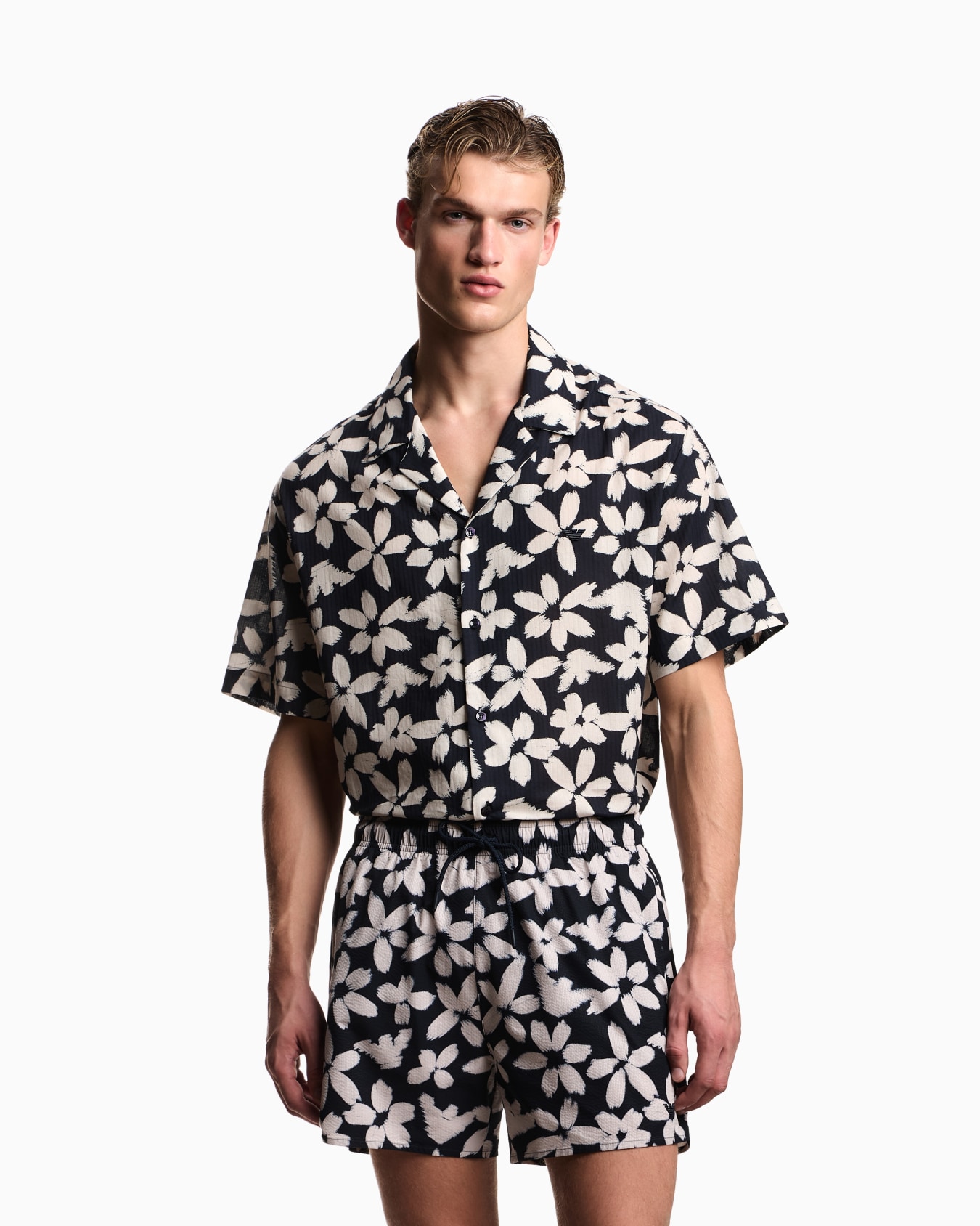 Costume shorts Flower eagle pattern スライドする 1