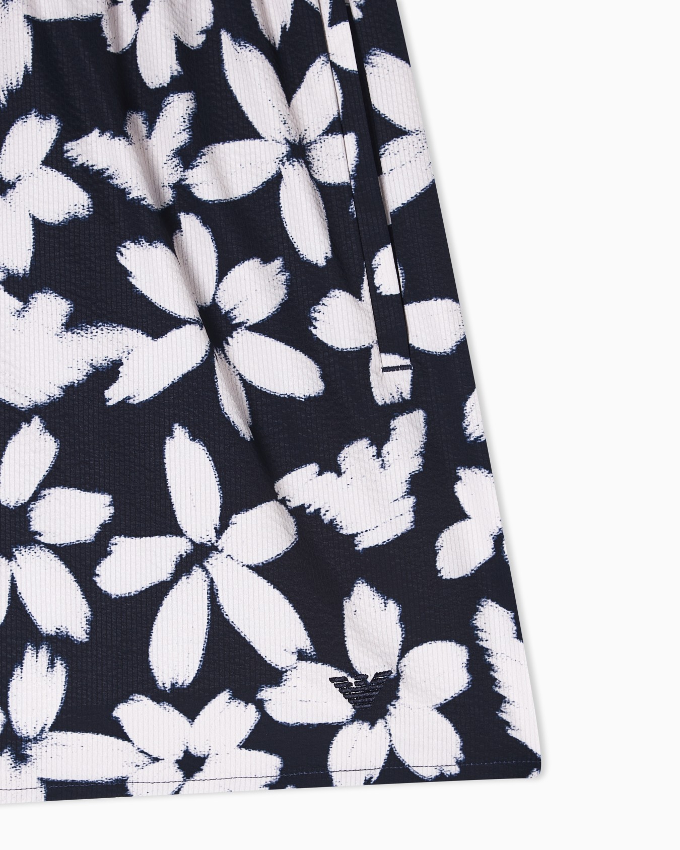 Costume shorts Flower eagle pattern スライドする 3