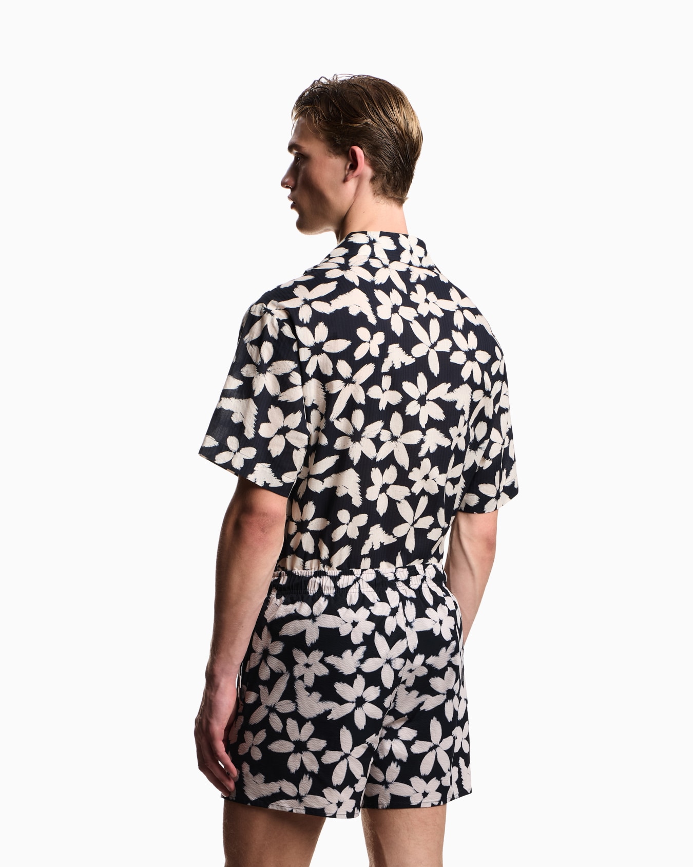 Costume shorts Flower eagle pattern スライドする 2