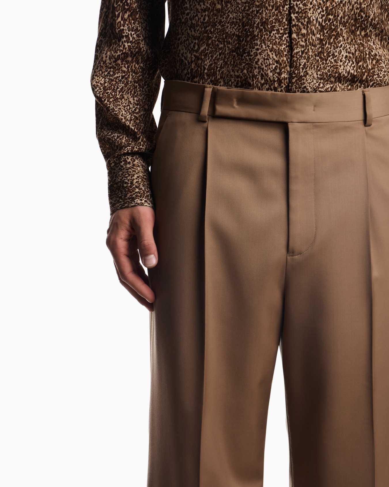 Icon タック入りパンツ バージンウール ストレッチサージ スライドする 4