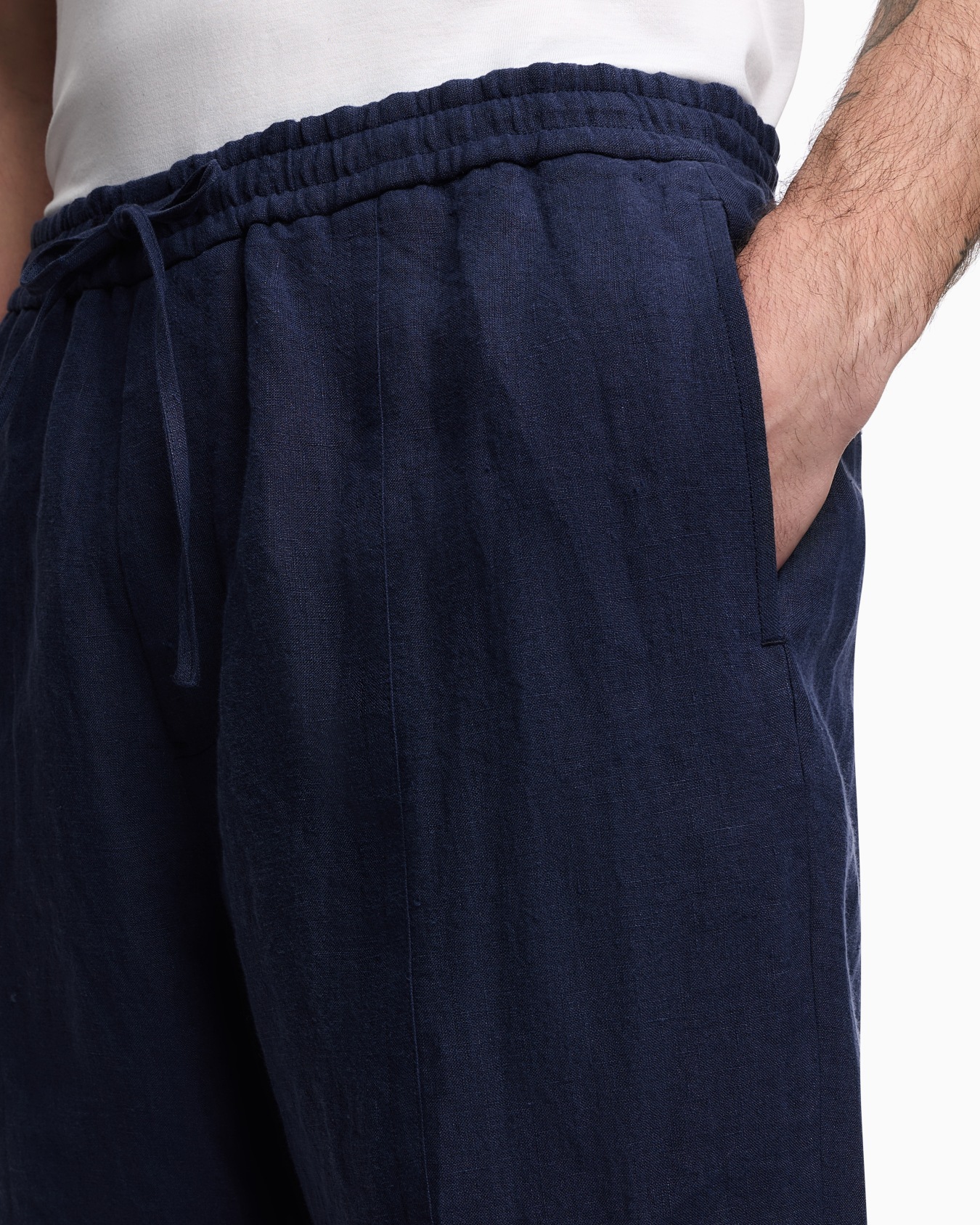 Bermuda shorts in faded linen with a crêpe texture, with drawstring Slide 4