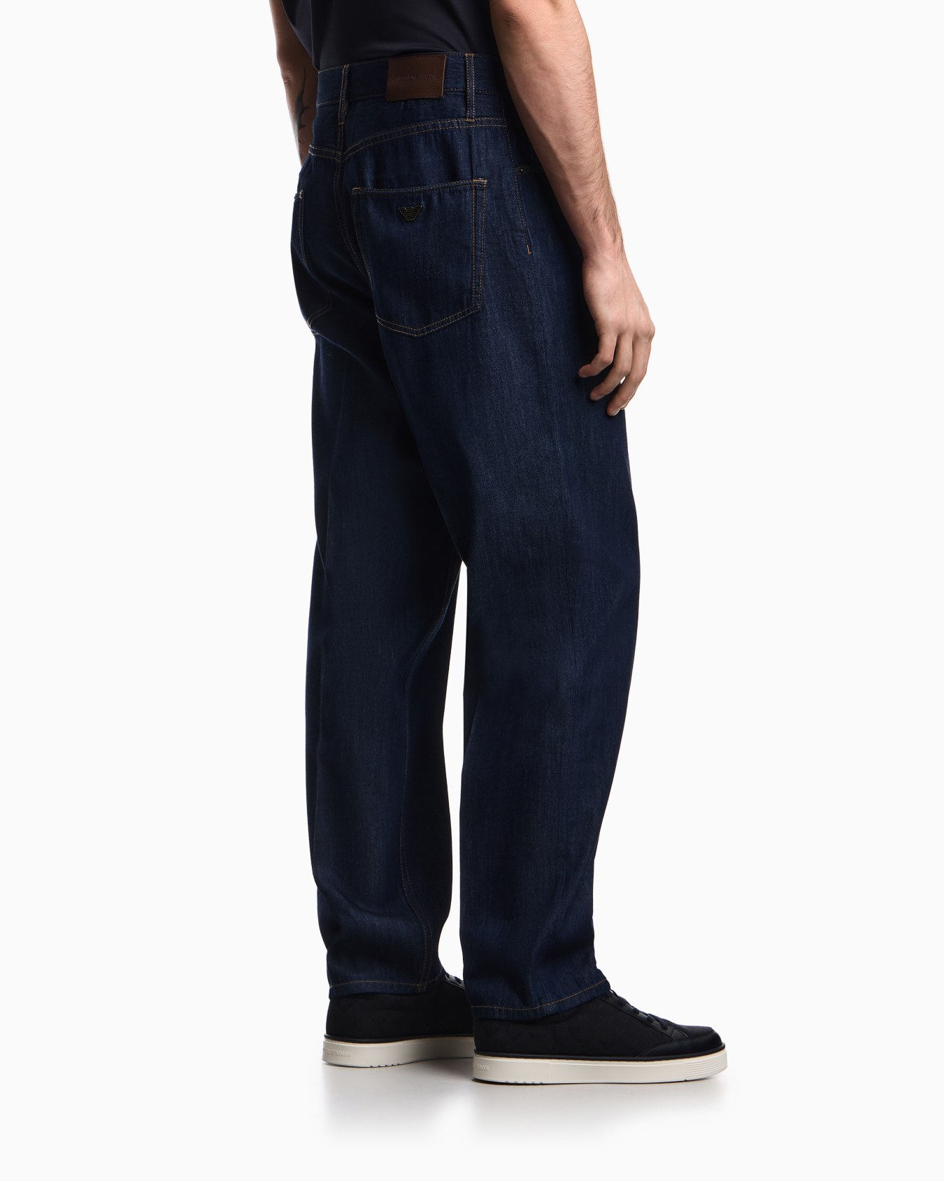 J73 loose fit jeans in light rinse wash denim Slide 2