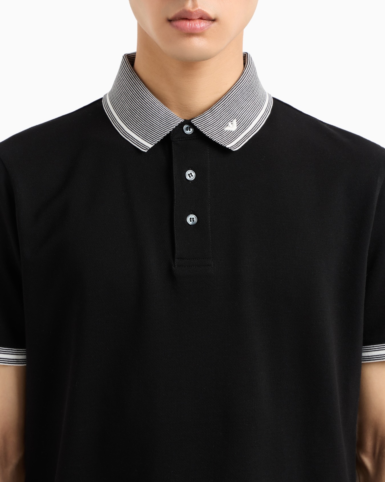 Piqué polo shirt with piped collar Slide 4