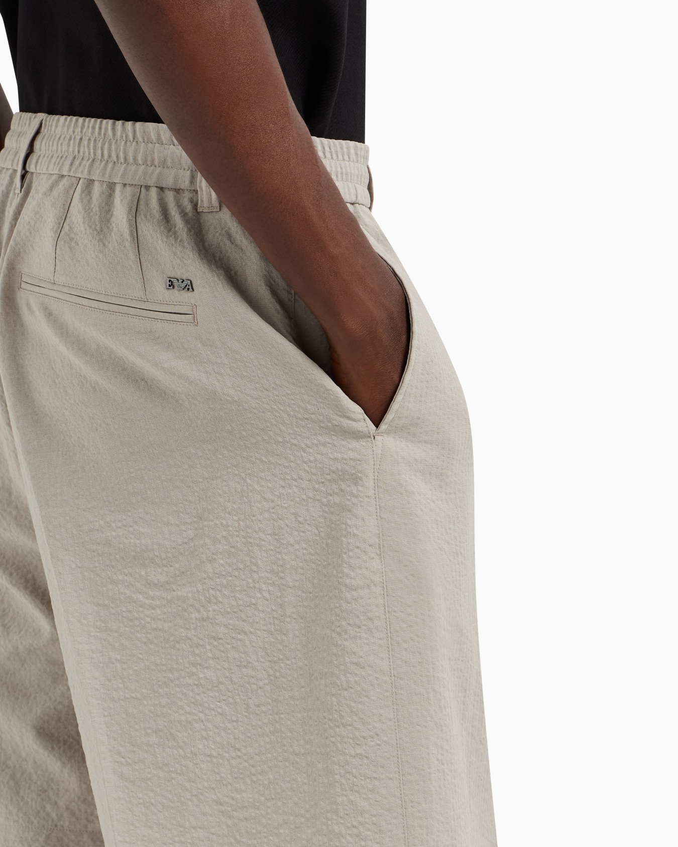 Nylon seersucker elasticated-back Bermuda shorts Slide 4