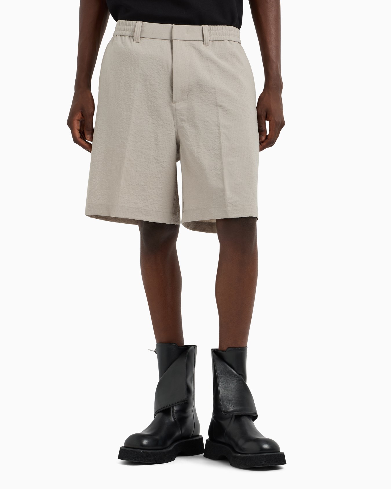 Nylon seersucker elasticated-back Bermuda shorts Slide 3