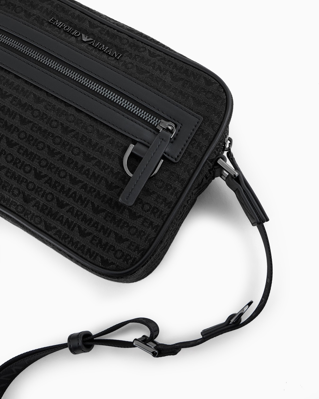 Jacquard shoulder bag with all-over lettering Slide 4