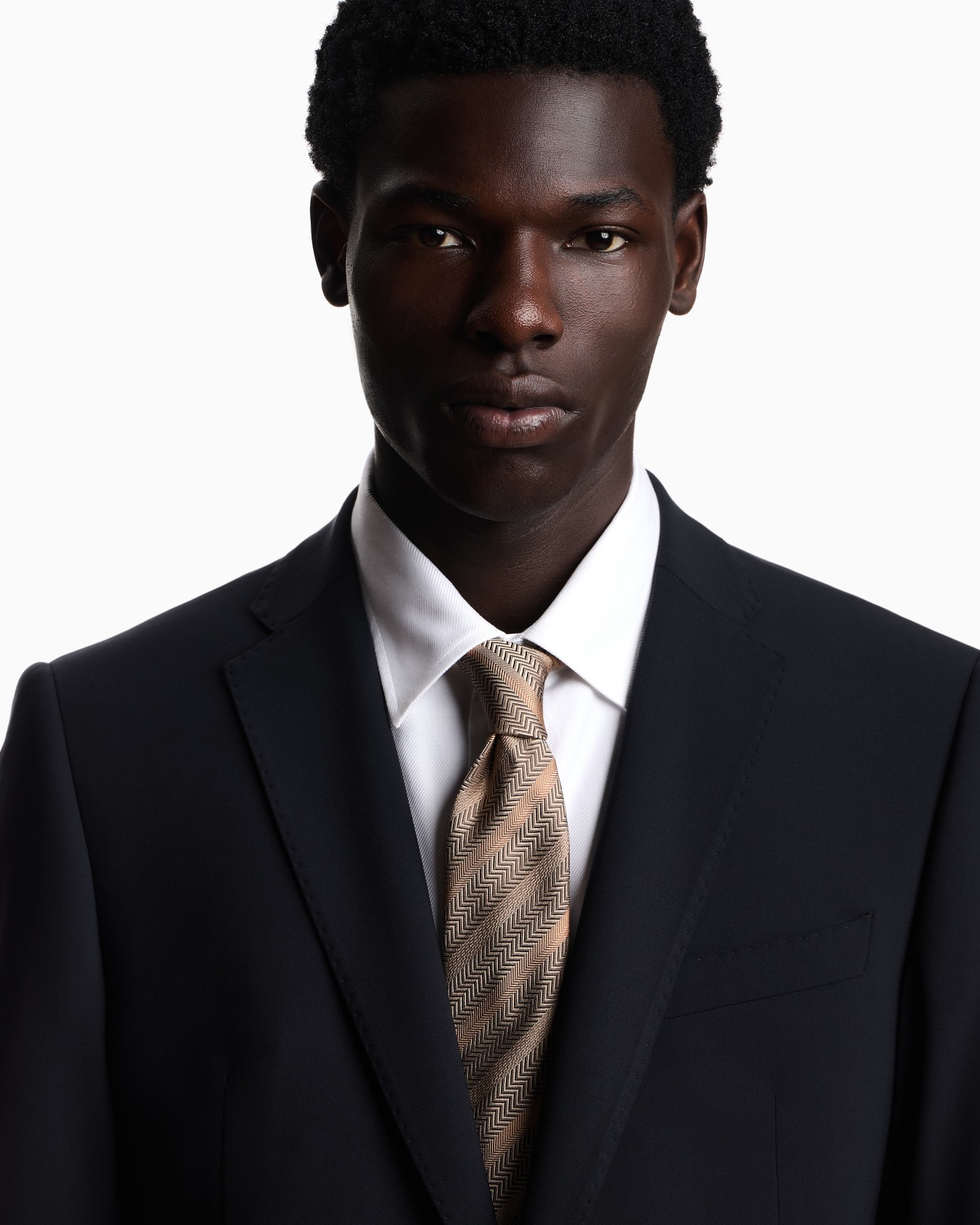 Corbata de seda pura con motivo a rayas y chevrón en tejido jacquard Diapositiva 2