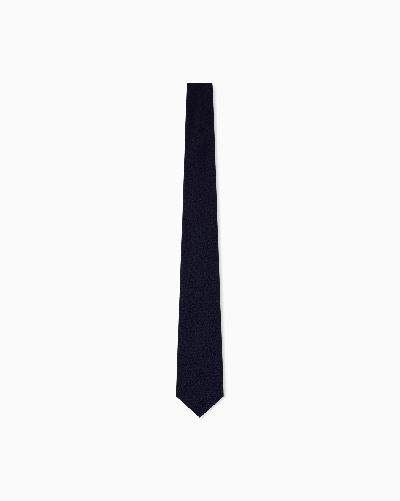 Silk necktie with a subtle herringbone pattern Slide 0