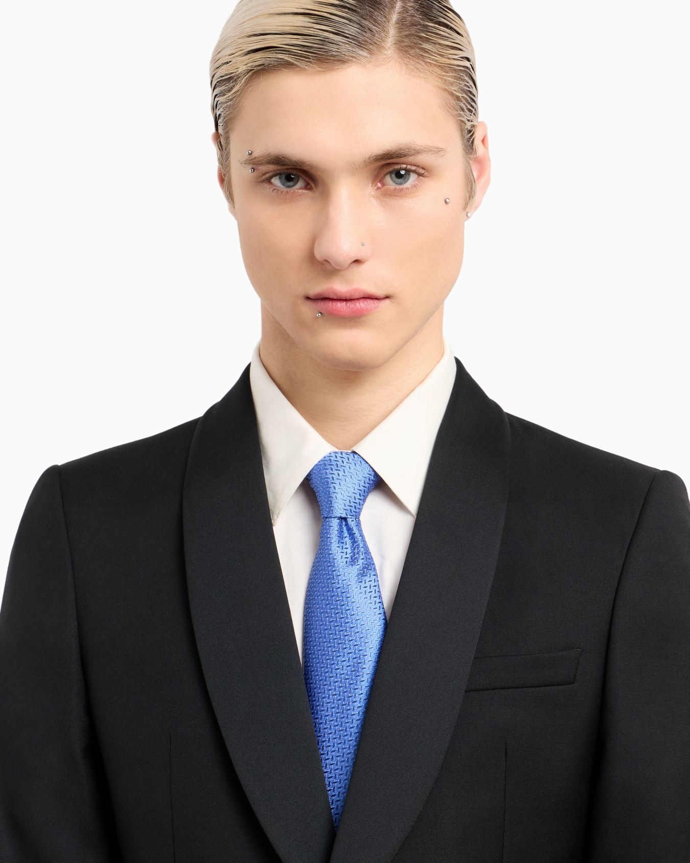 Pure silk tie with all-over jacquard motif Slide 2
