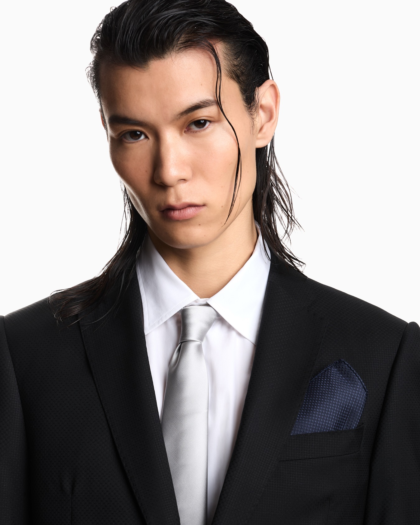 Clutch bag in pure silk with jacquard weave スライドする 2