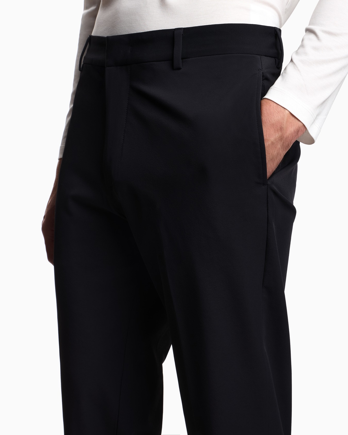 Chinos in nylon stretch twill Slide 4