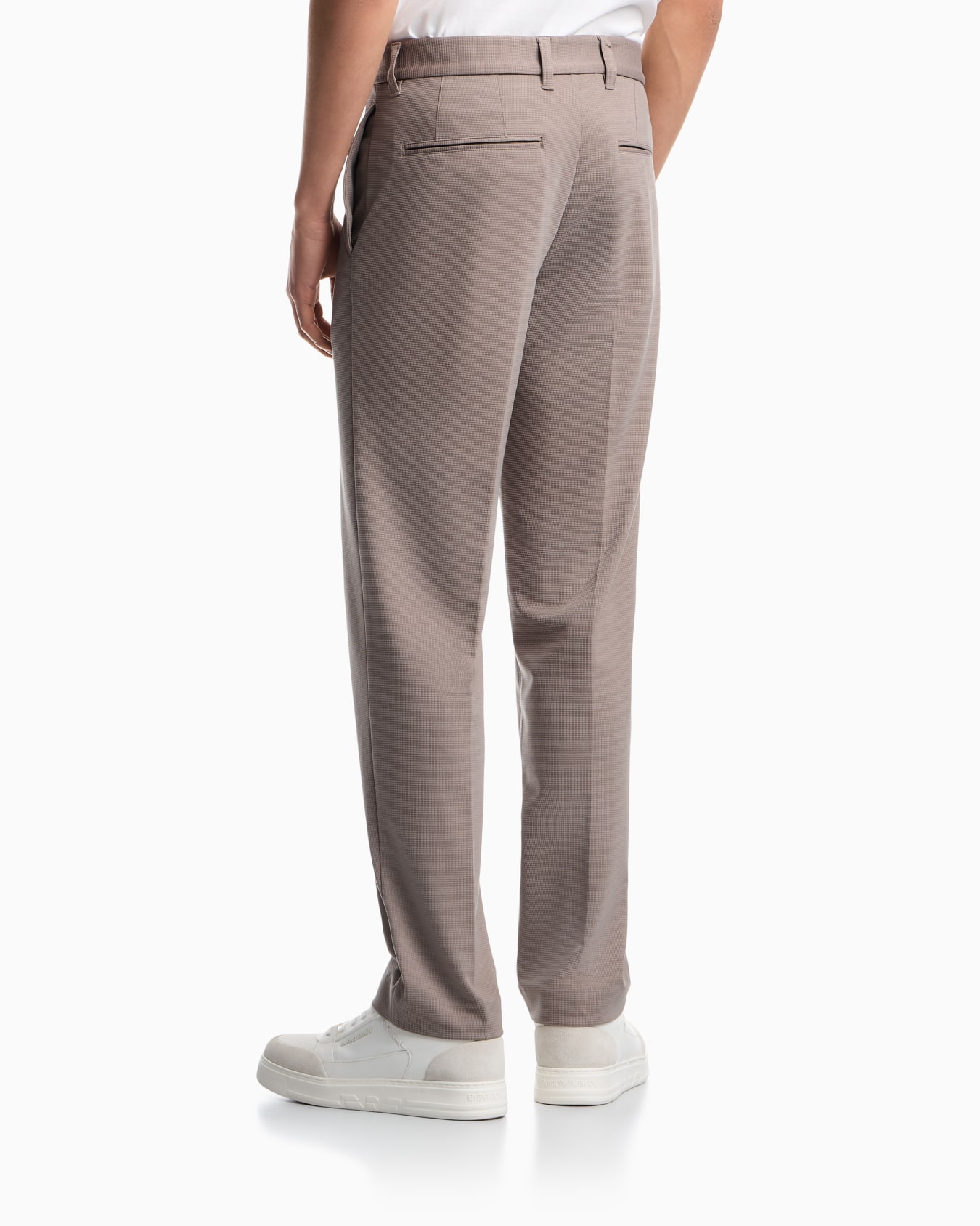 Waffle-effect armure fabric trousers Slide 3