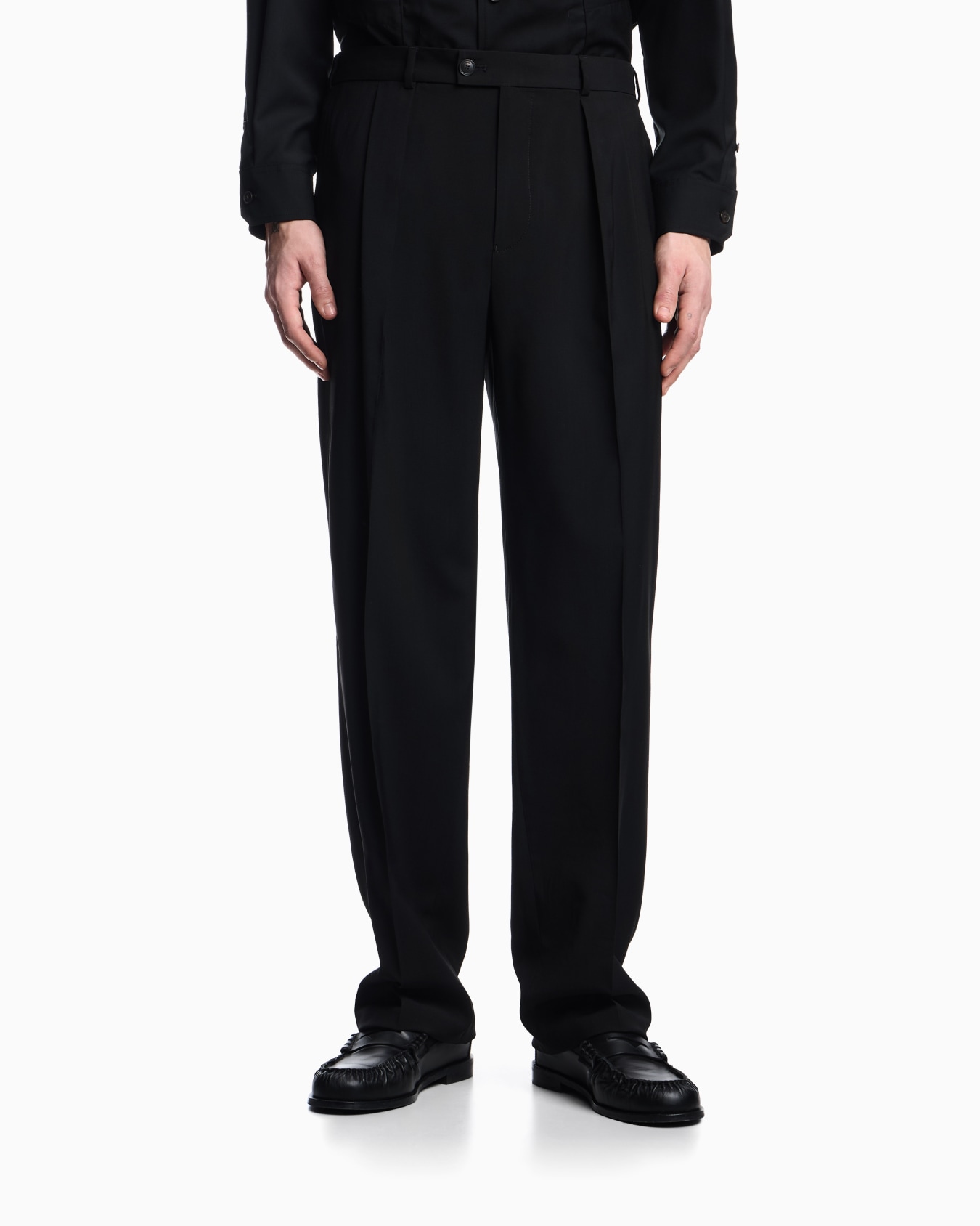 Tropical light wool canvas trousers with pleats Slide 3
