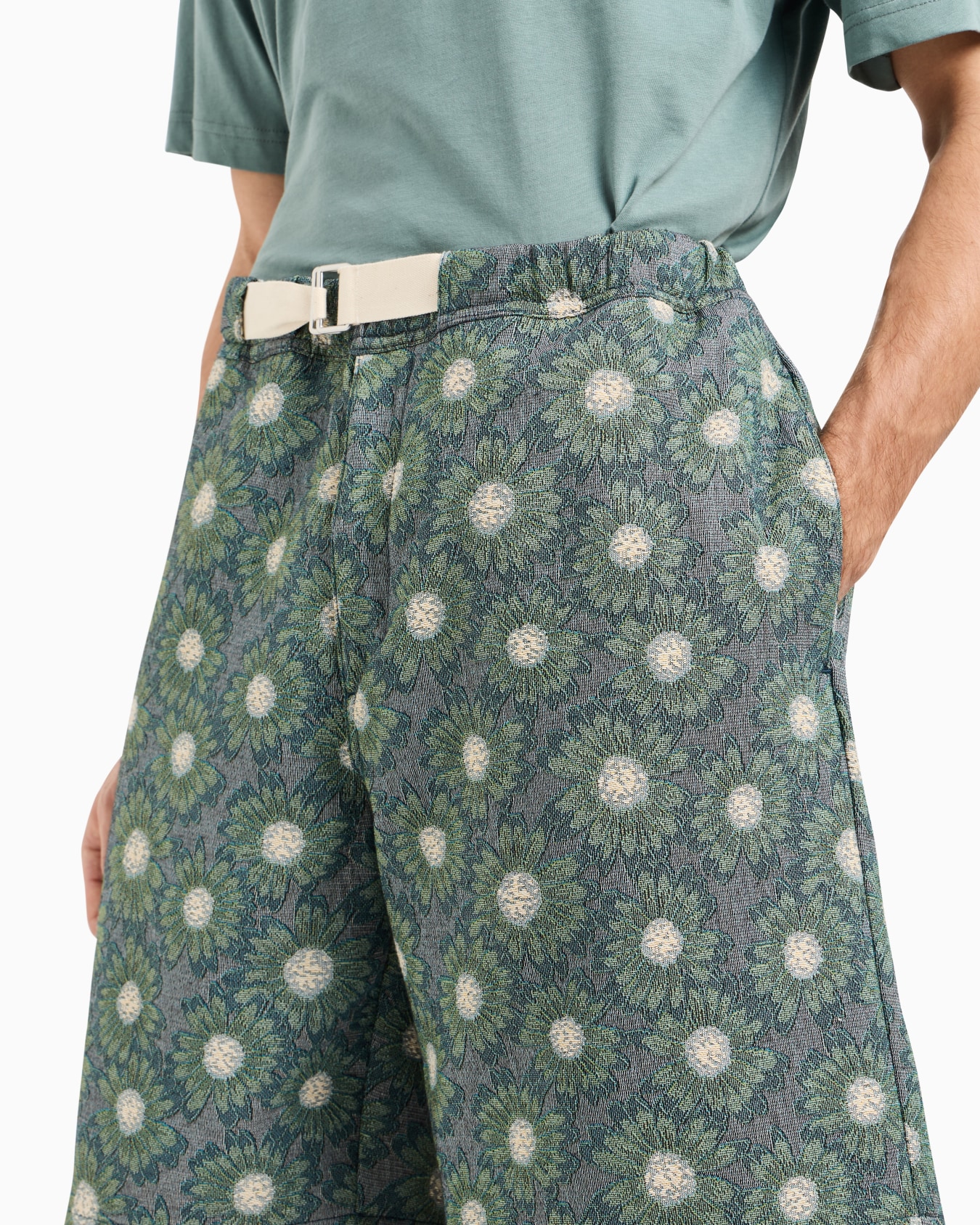Bermuda shorts in jacquard with all-over daisies from the ASV Peace capsule collection Slide 4