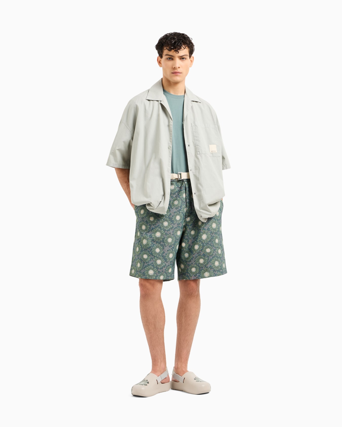 Bermuda shorts in jacquard with all-over daisies from the ASV Peace capsule collection Slide 1