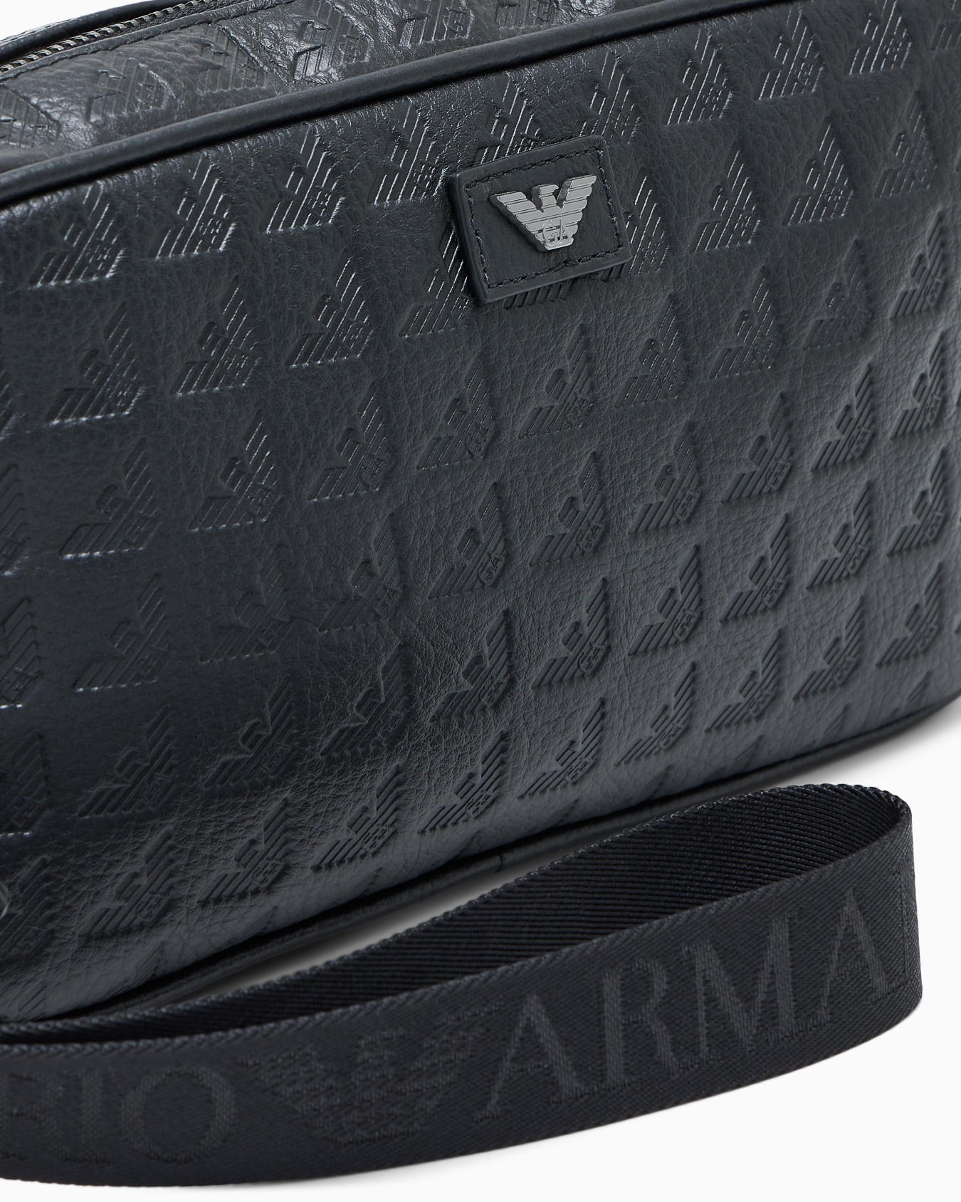 Leather washbag with all-over embossed eagle Slide 3