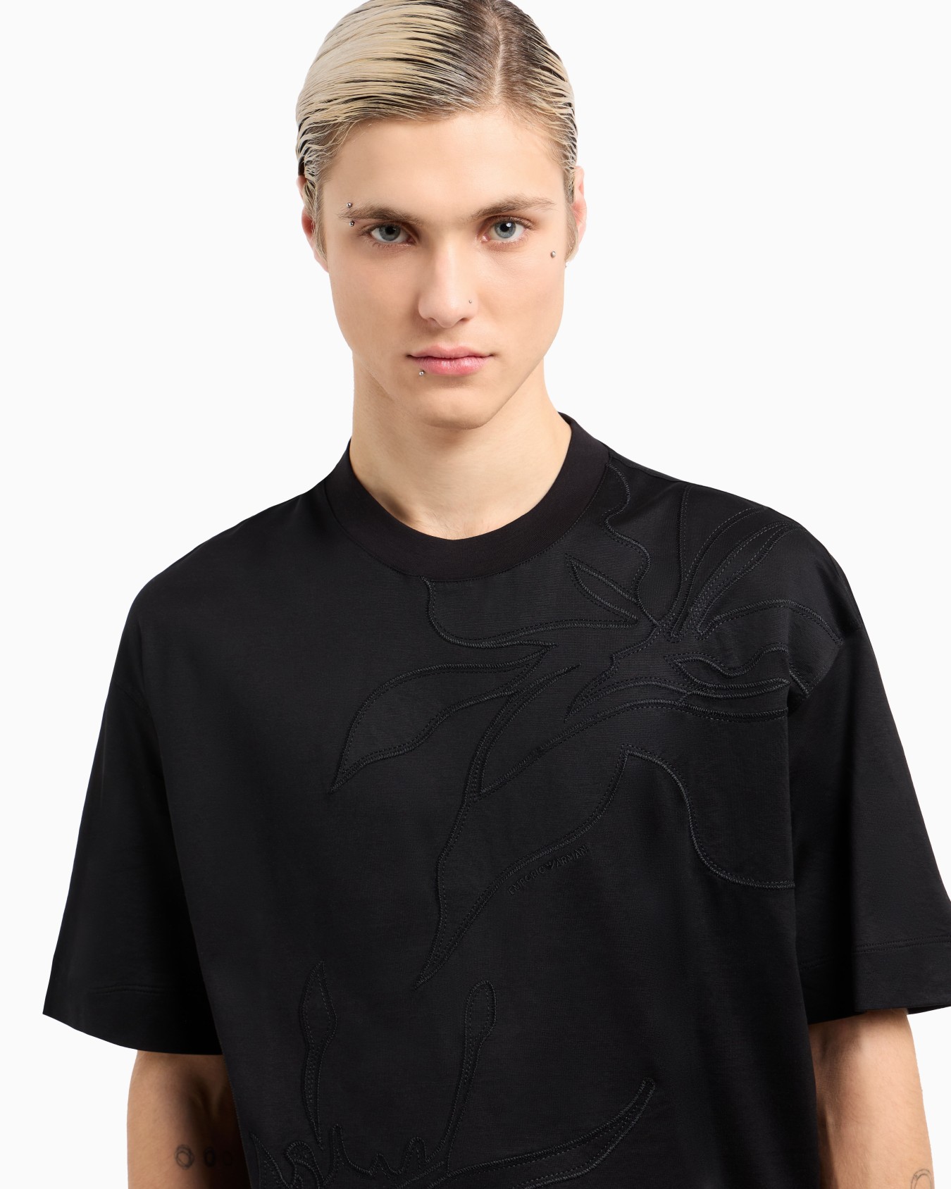 ASV oversized T-shirt in Lyocell-blend jersey with oversized flower embroidery Slide 4