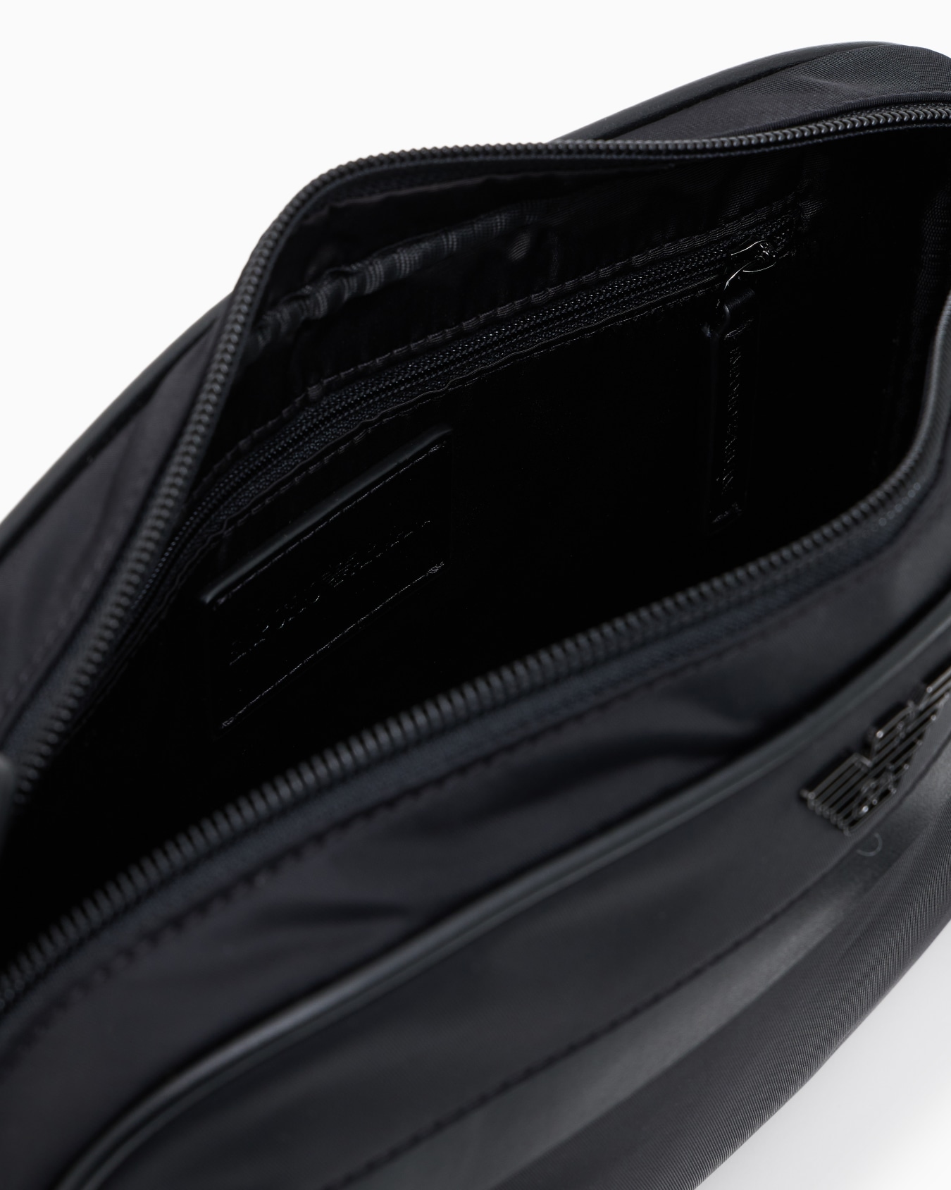 ASV recycled nylon shoulder bag Slide 4