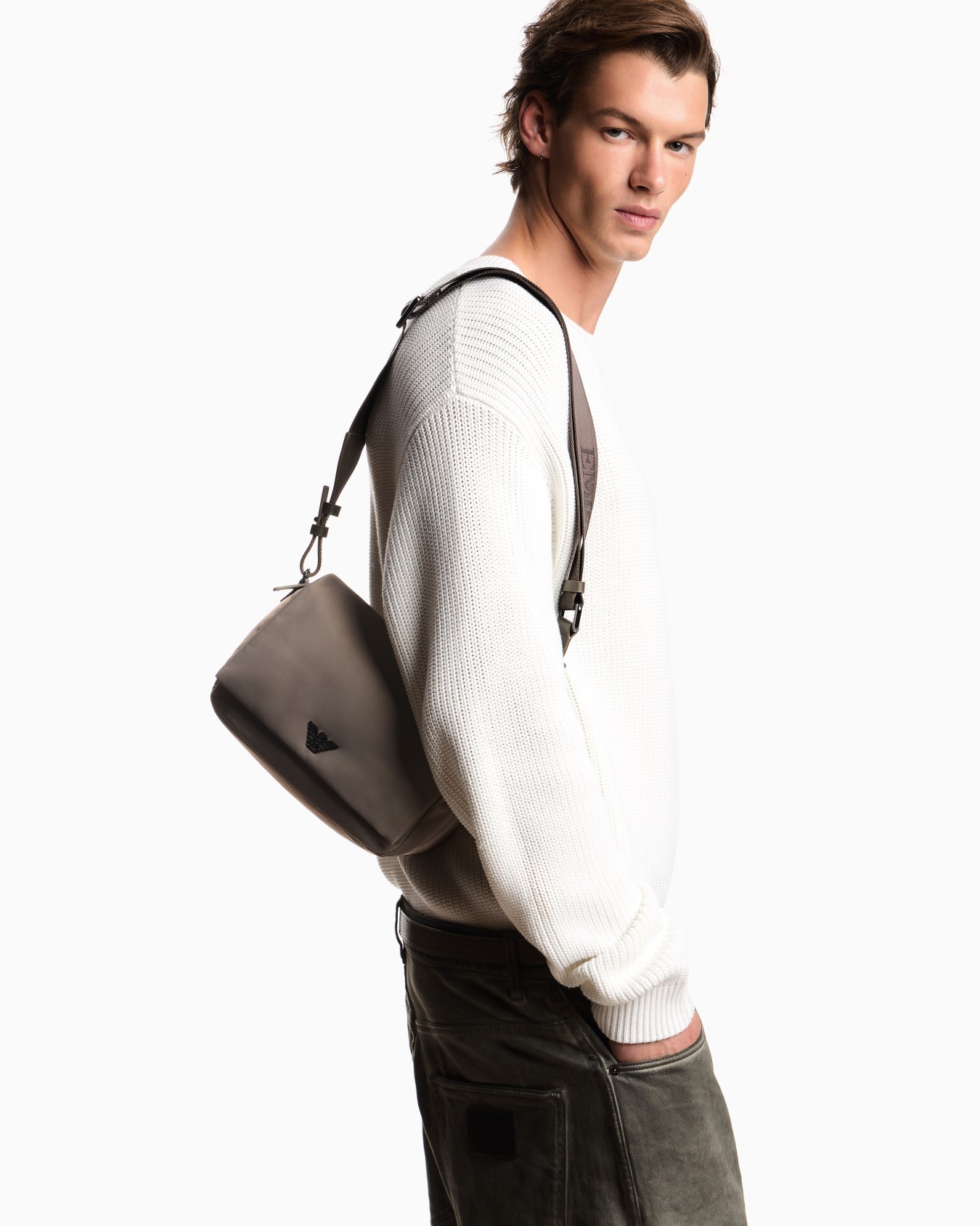 Bolso bandolera con solapa de nailon reciclado ASV Diapositiva 5