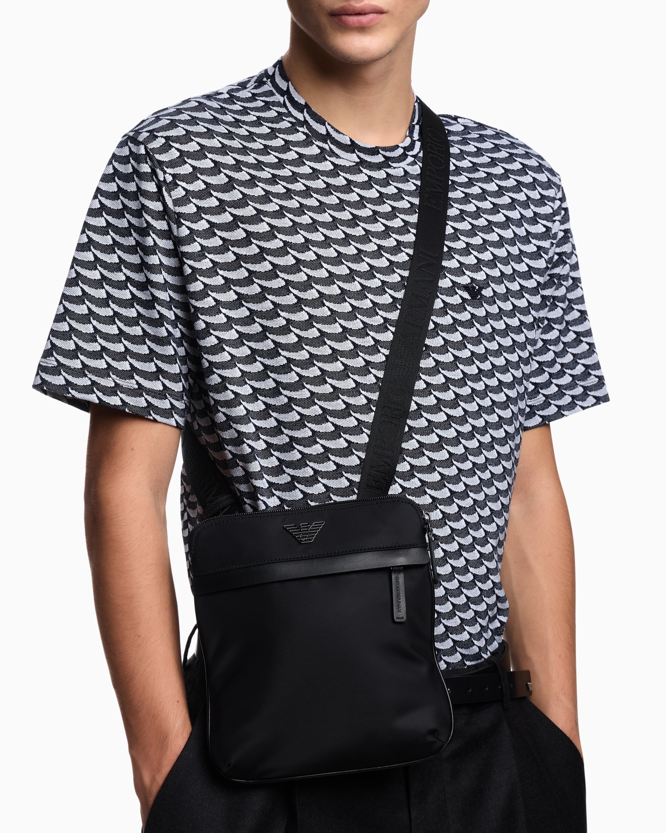 Flache ASV Schulter-Umhängetasche aus recyceltem Nylon Folie 5