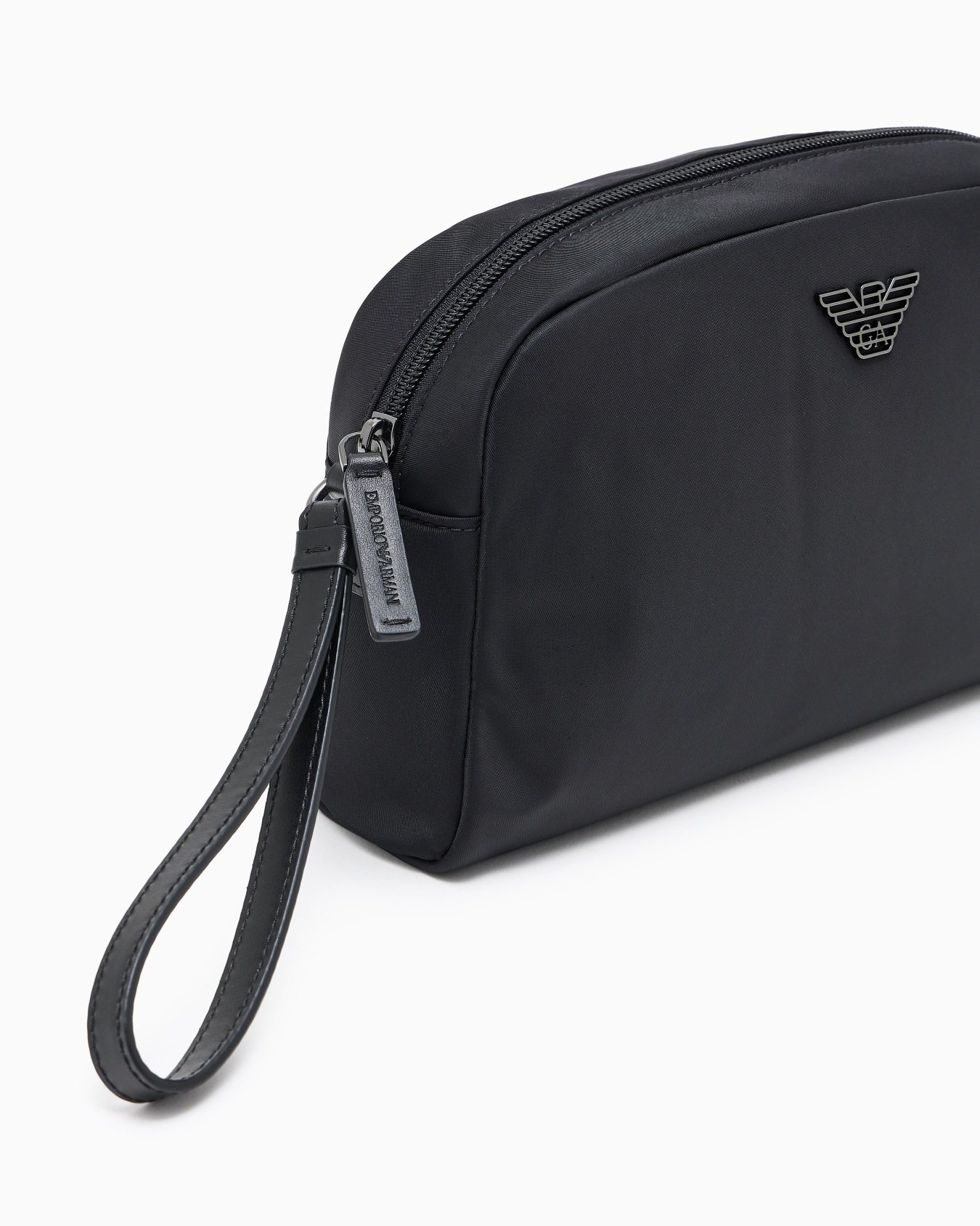 ASV recycled nylon washbag Slide 3