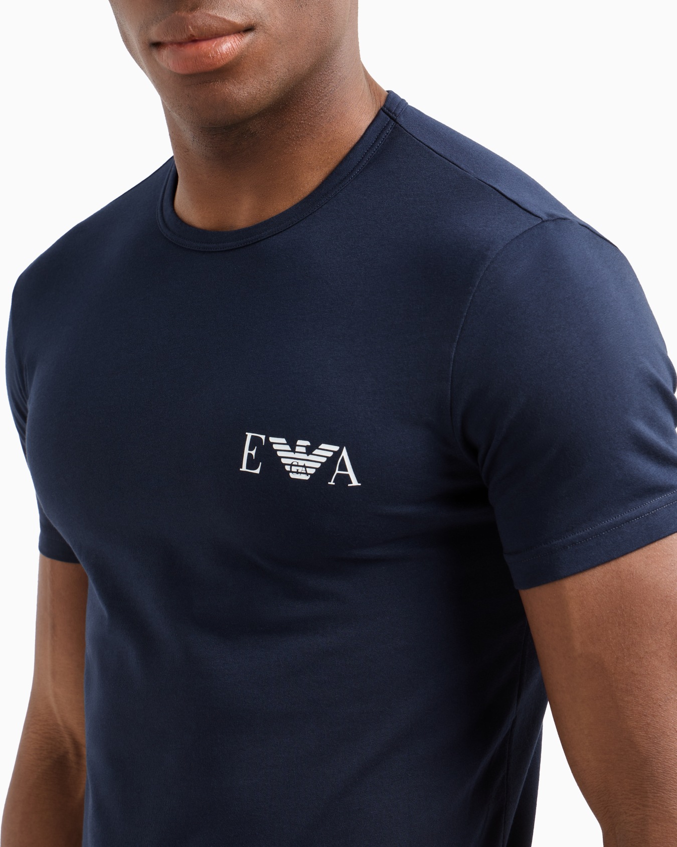 Paquete de dos camisetas de estar por casa de corte ceñido con logotipo de monograma resaltado Diapositiva 4