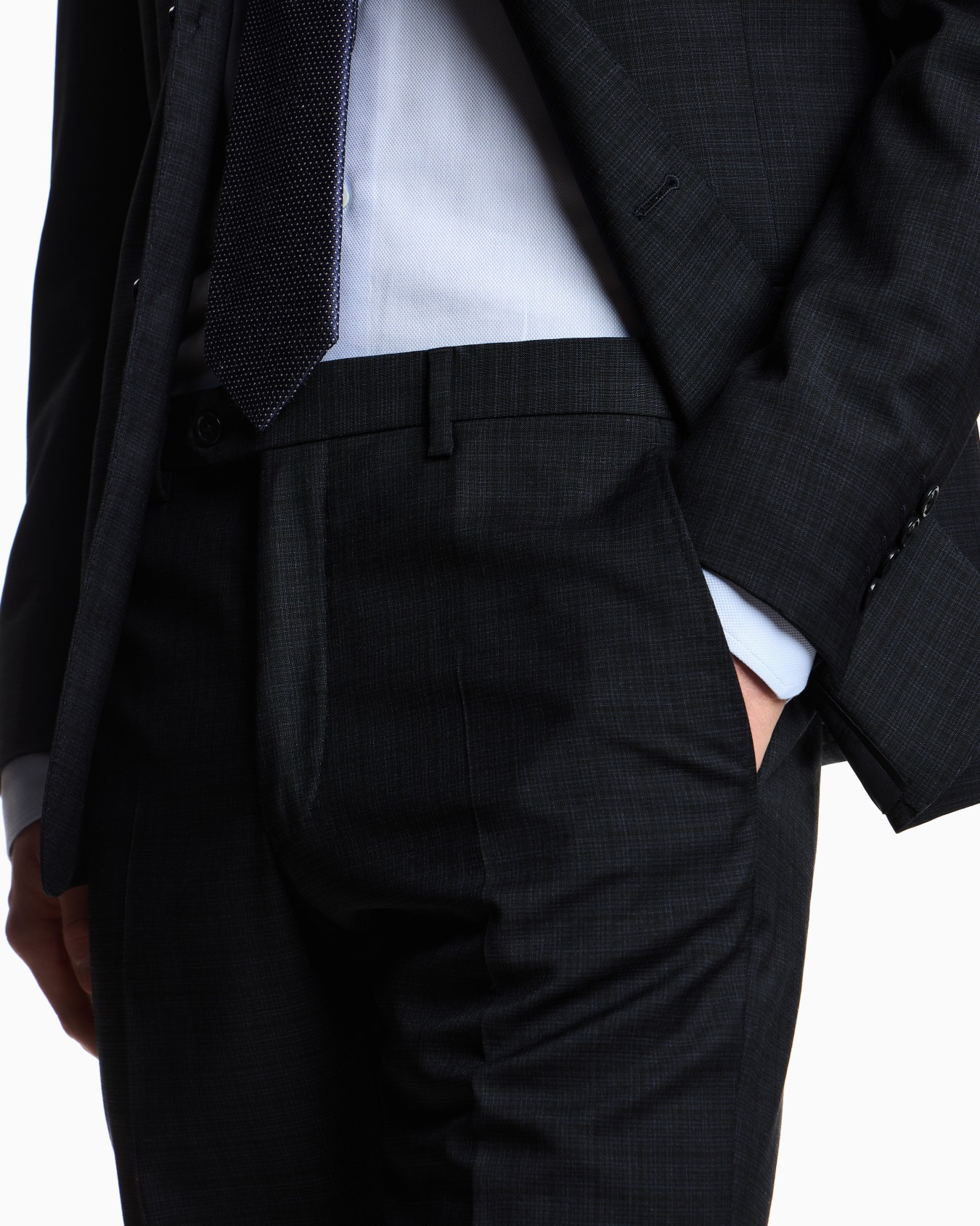 Single-breasted suit made of tropical light wool with a check motif Slide 4