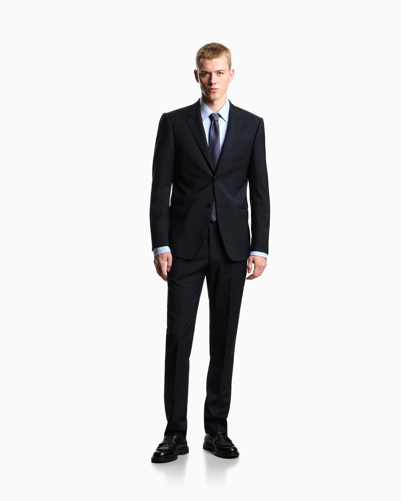 Single-breasted suit made of tropical light wool with a check motif Slide 1