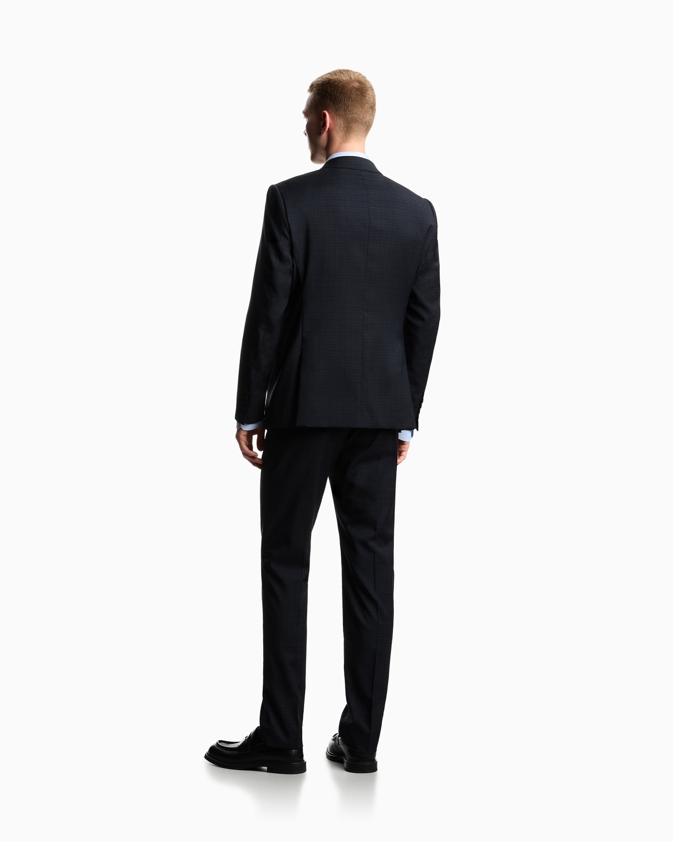 Single-breasted suit made of tropical light wool with a check motif Slide 2