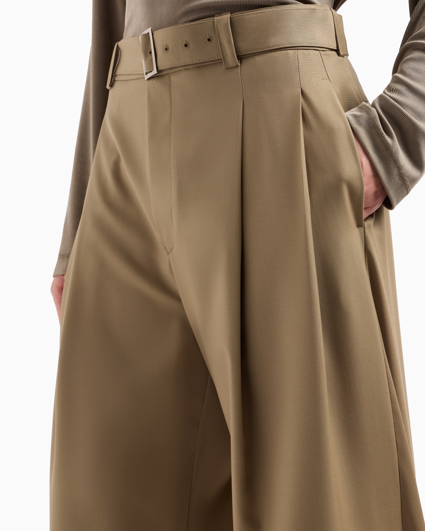 Pantalones con cinturón de tela de lana fría tropical Diapositiva 4